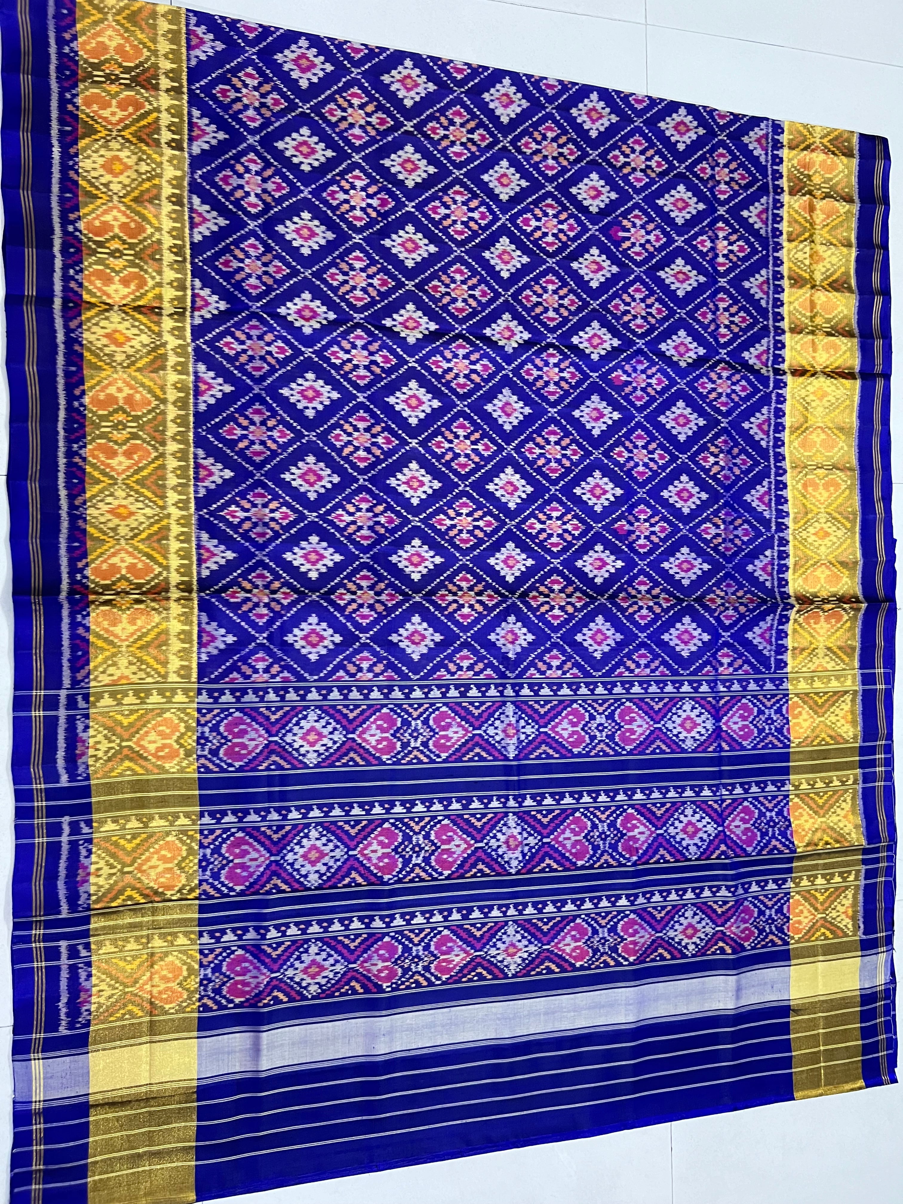 Pan-Chanda Traditional Design Handwoven Patola Silk Saree Secondary image