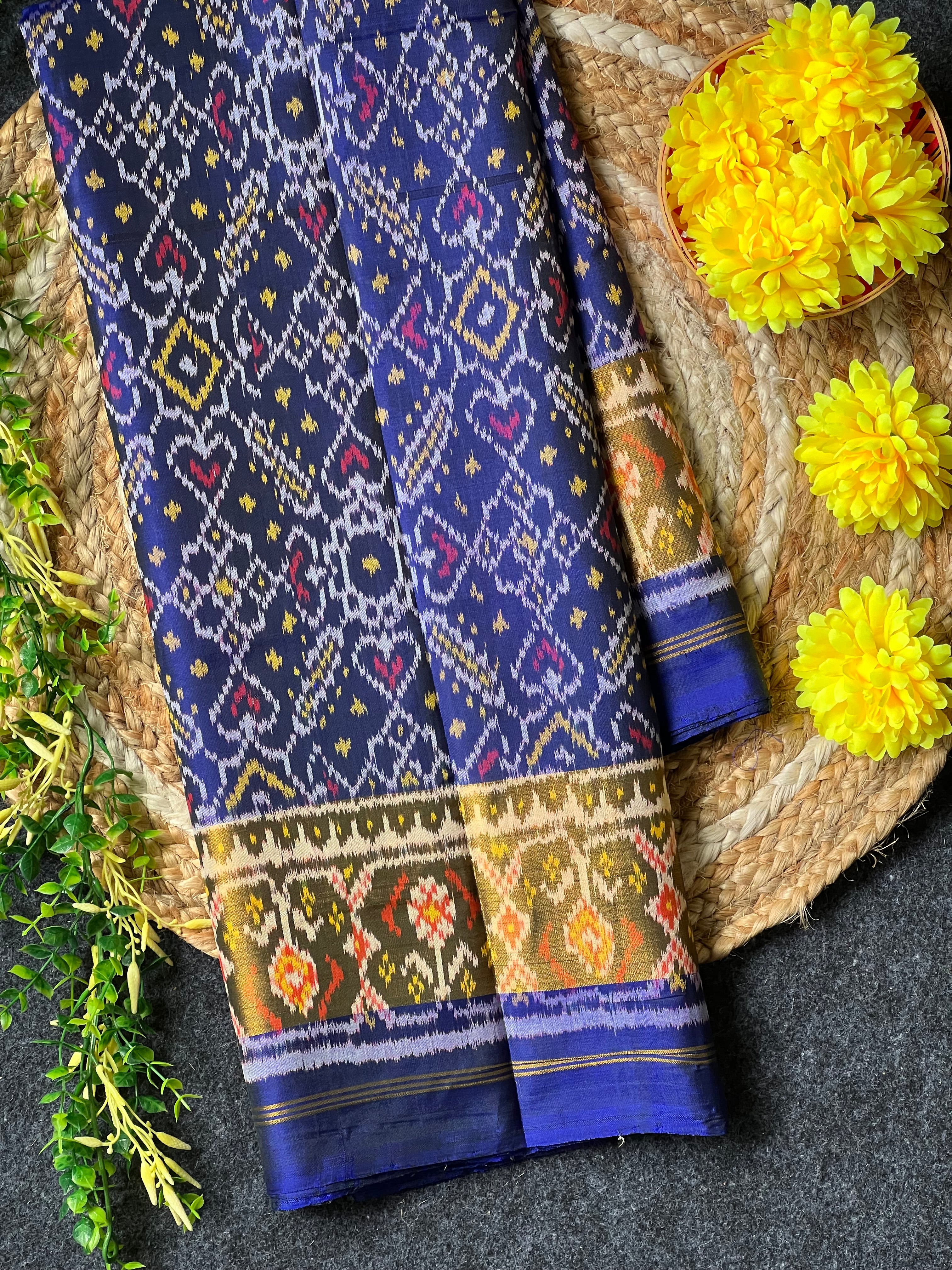 Manekchowk Tradition Design Handwoven Patola Silk Saree Main image
