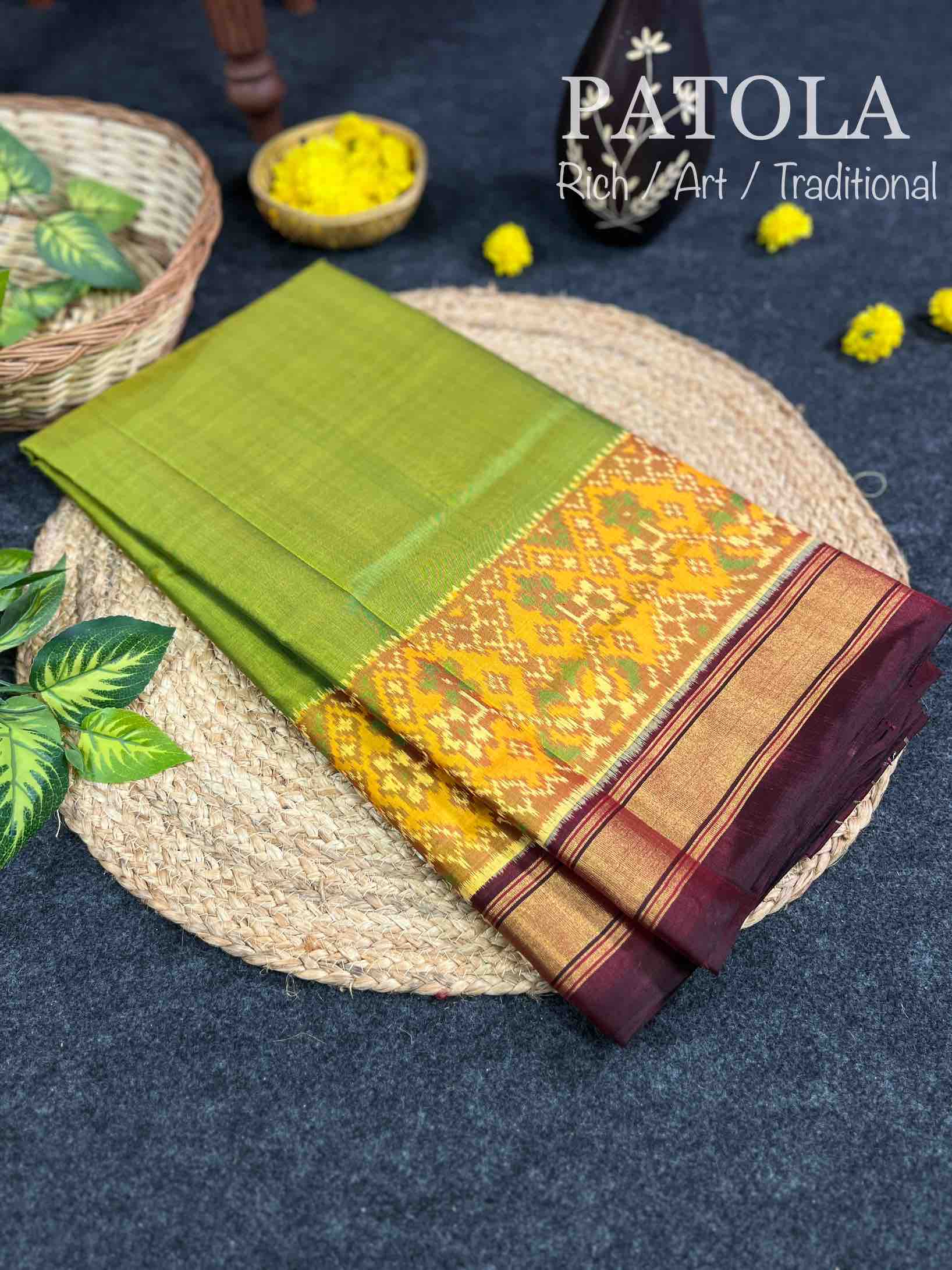 Handwoven Patola Silk Saree Plain Gala Border Secondary image