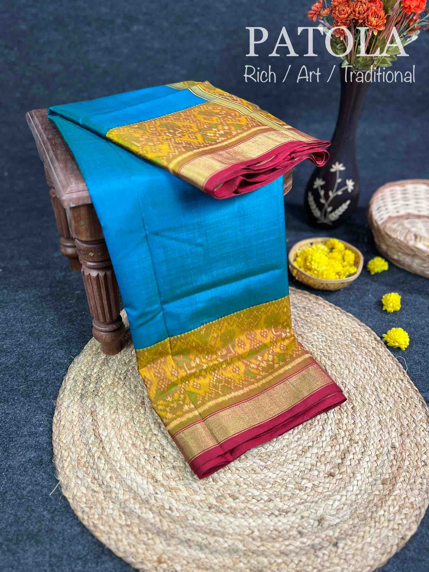 Handwoven Patola Silk Saree Plain Gala Border Main image