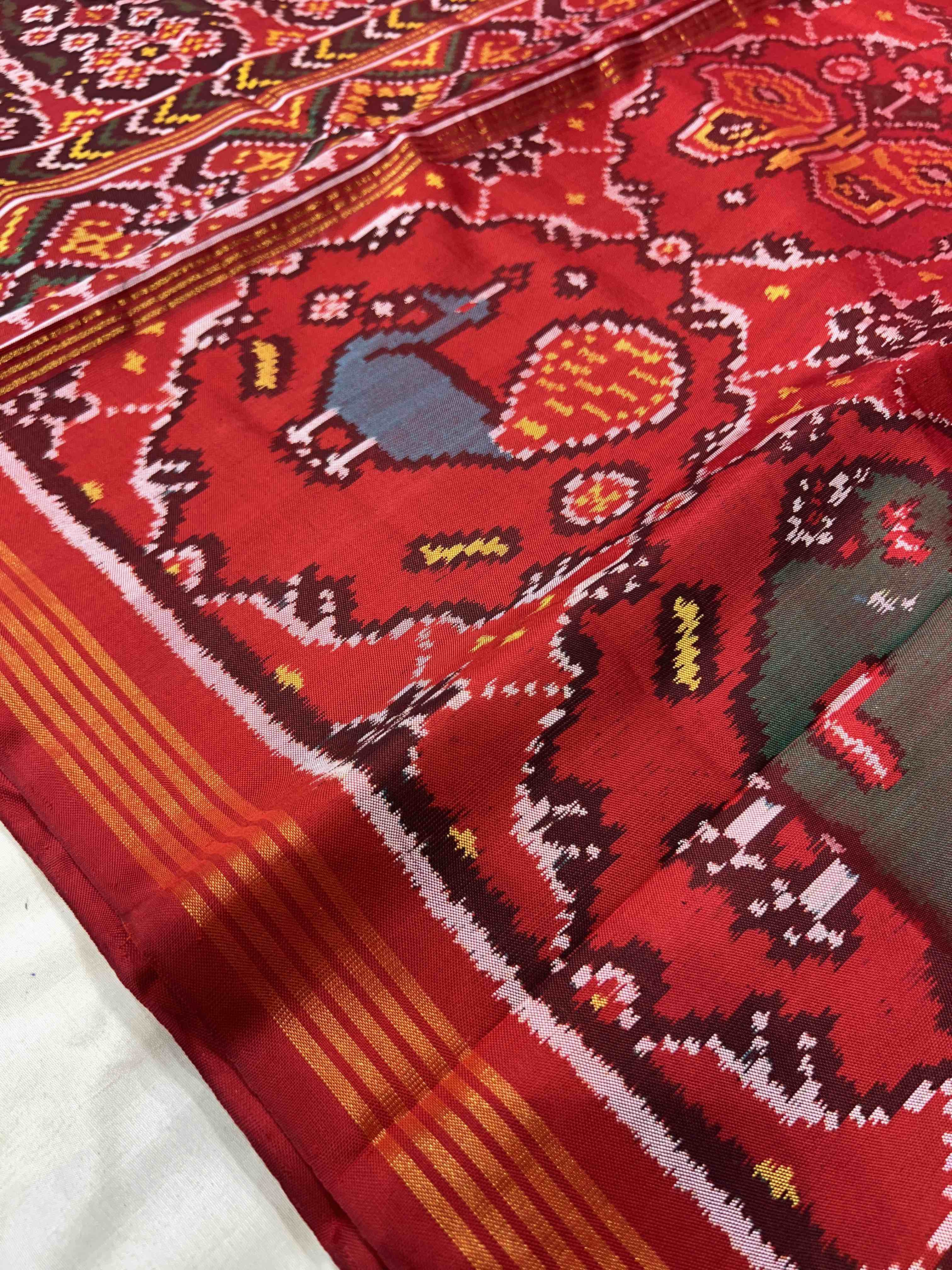 Handwoven Patola Silk Saree Chaabadi With Motif