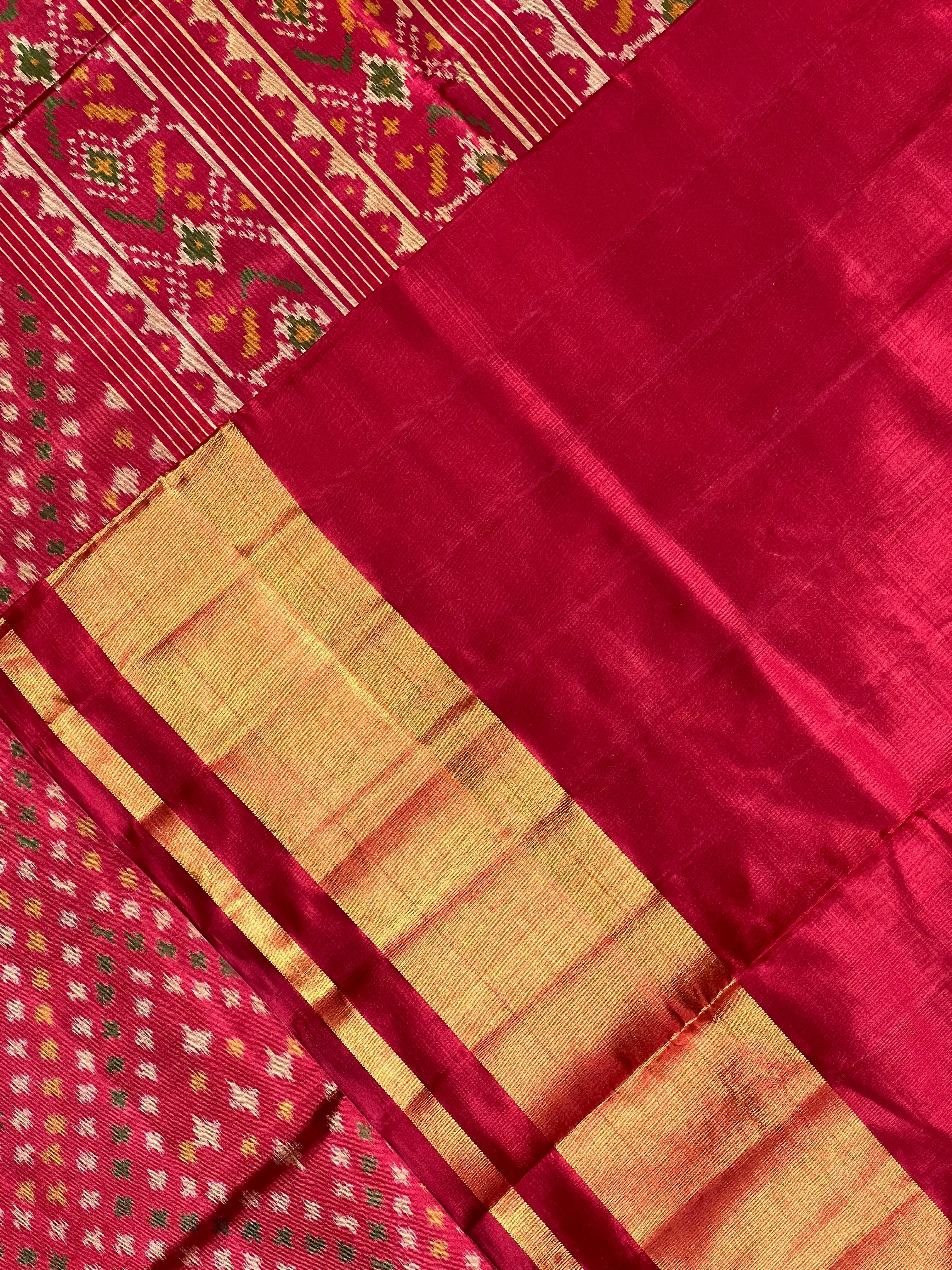 Red Color Traditional DesignHandwoven Patola Silk Saree