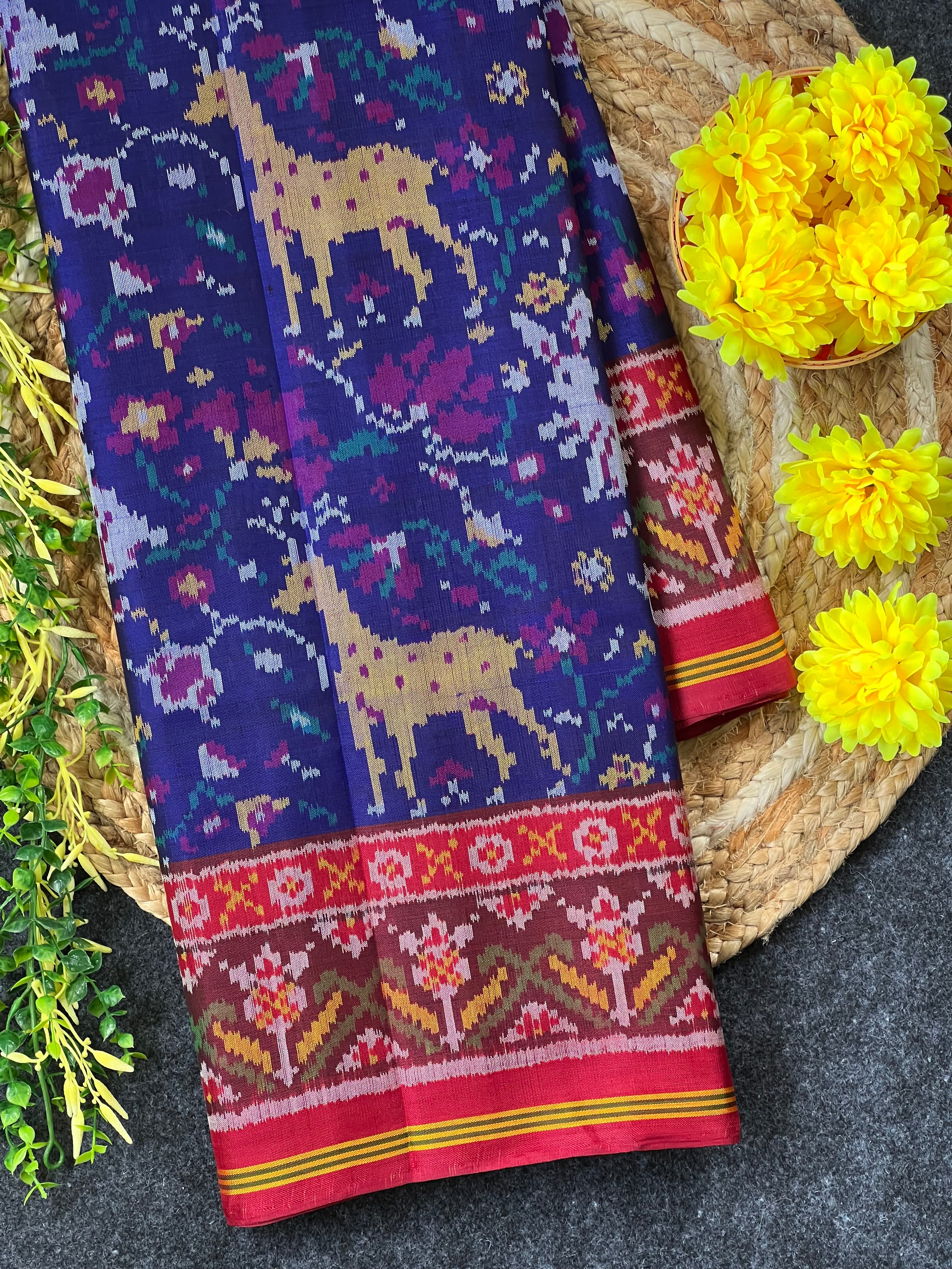 Deer Motif Exclusive Design Handwoven Patola Silk Saree Main image