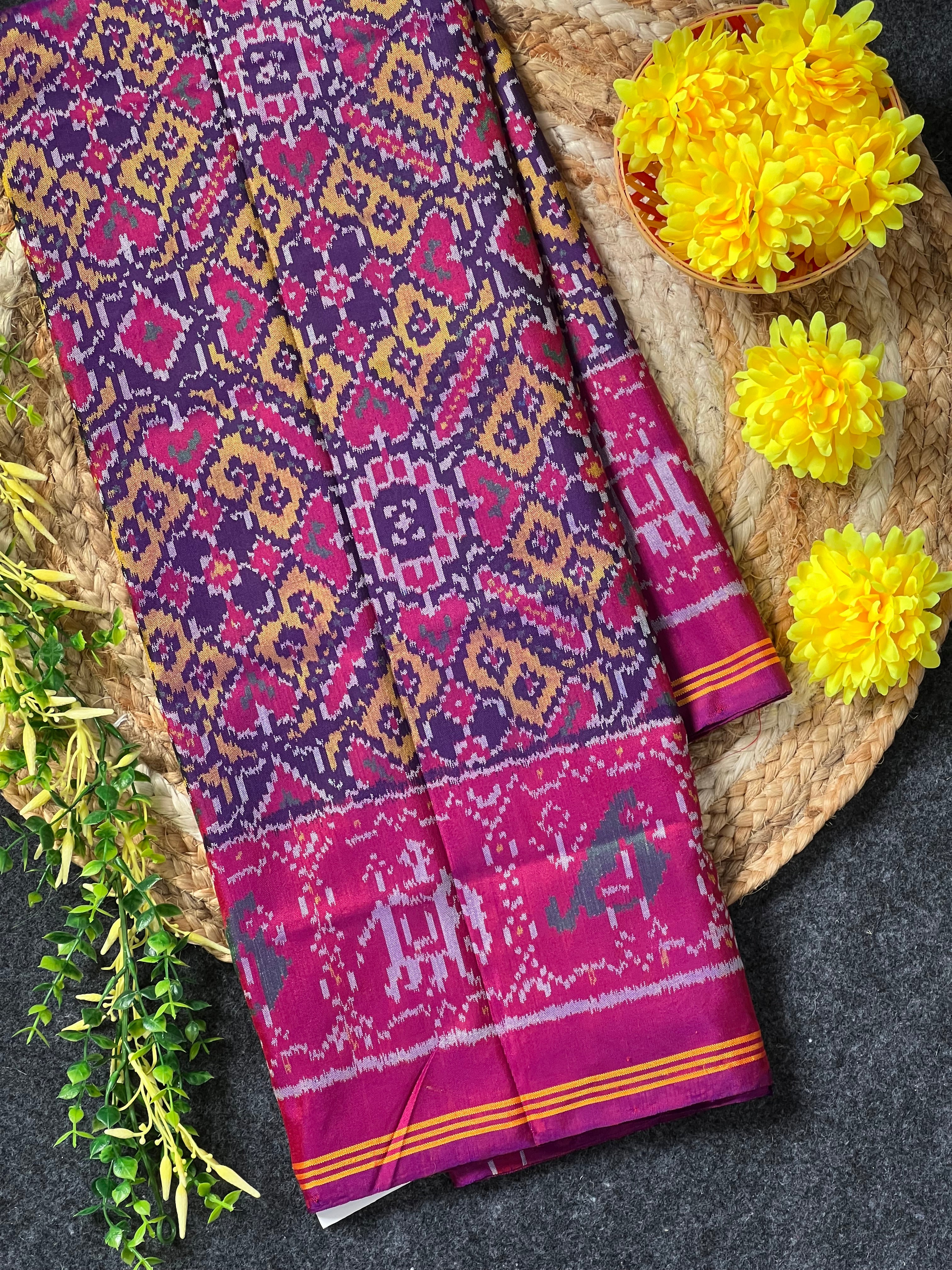 Manekchowk Traditional Design Handwoven Patola Silk Saree Main image