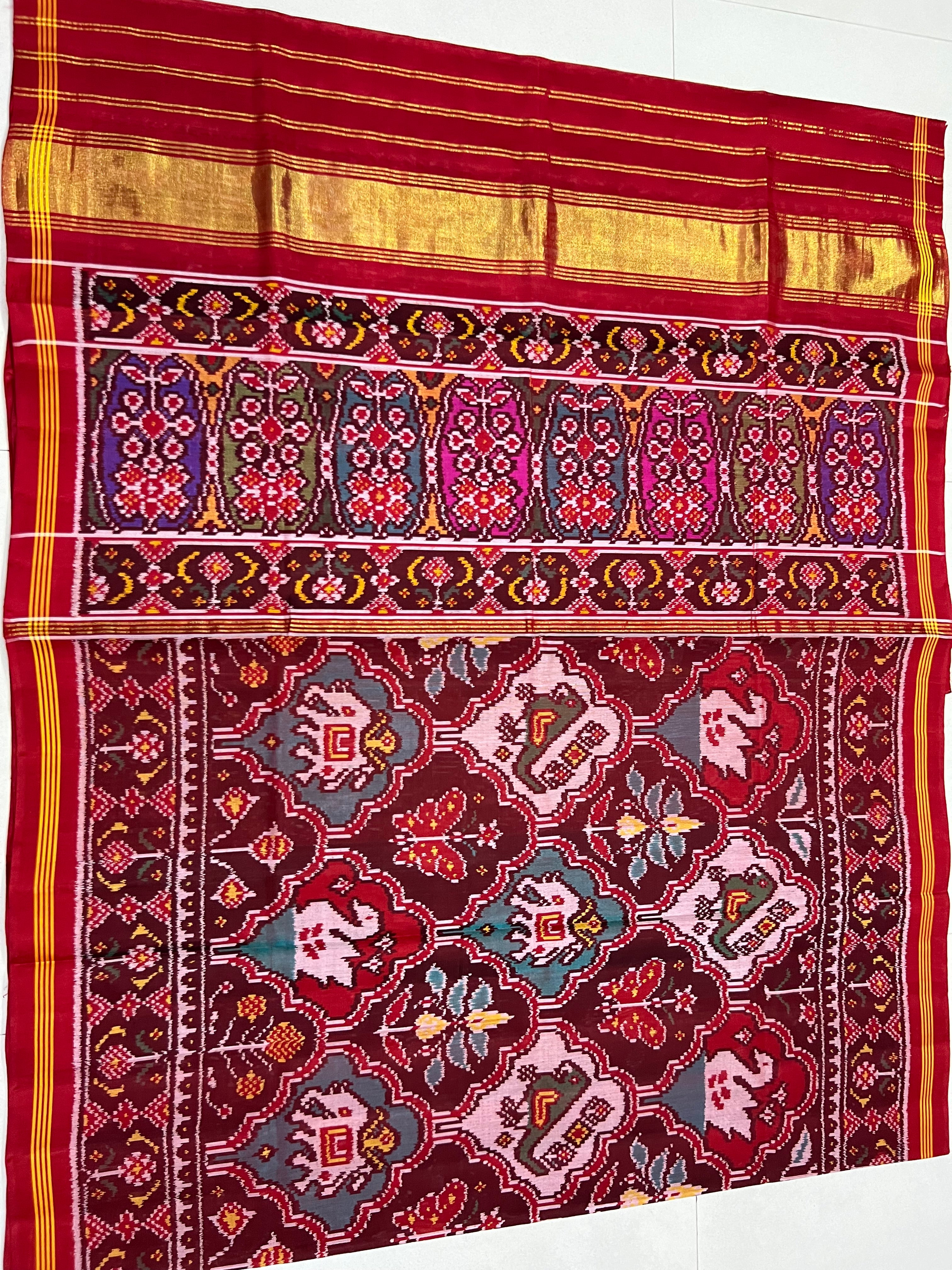 Motifs Traditional Design Handwoven Patola Silk Saree Secondary image