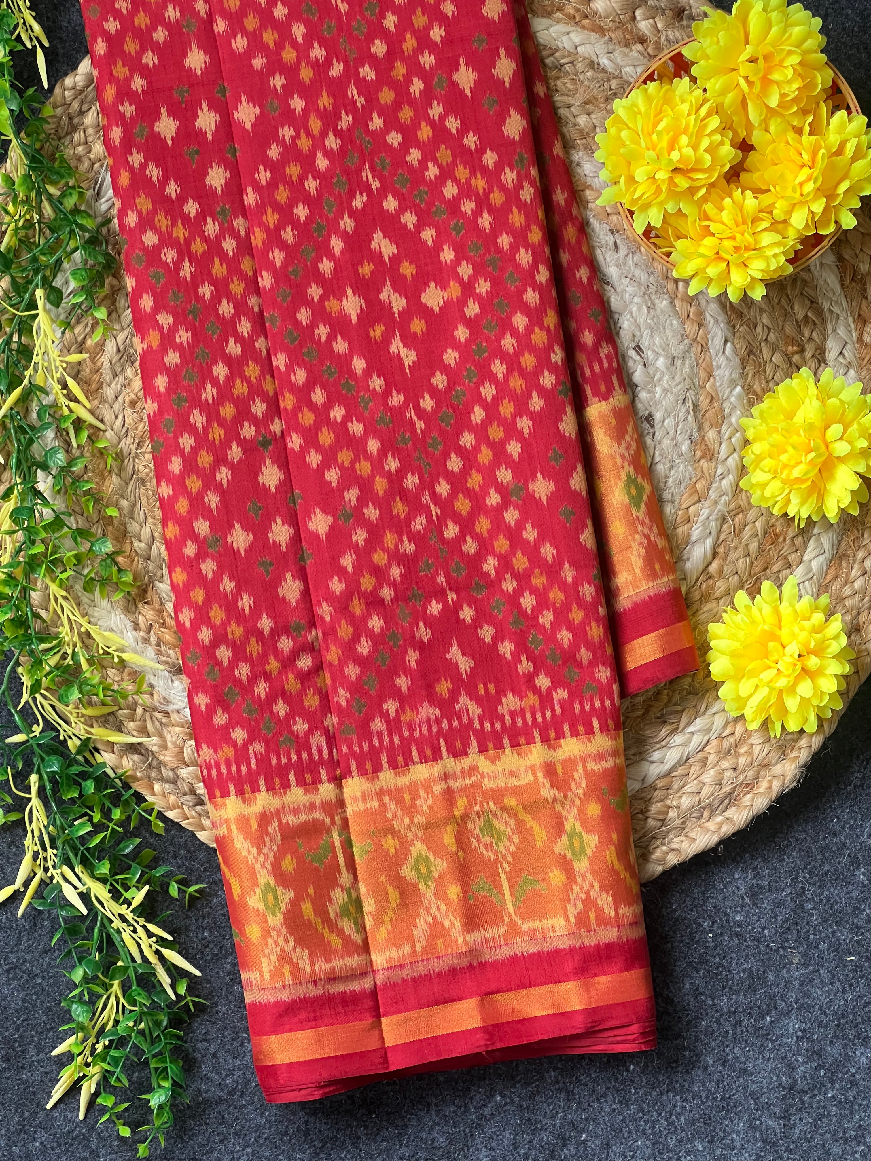 Red Color Traditional Design Handwoven Patola Silk Saree Main image