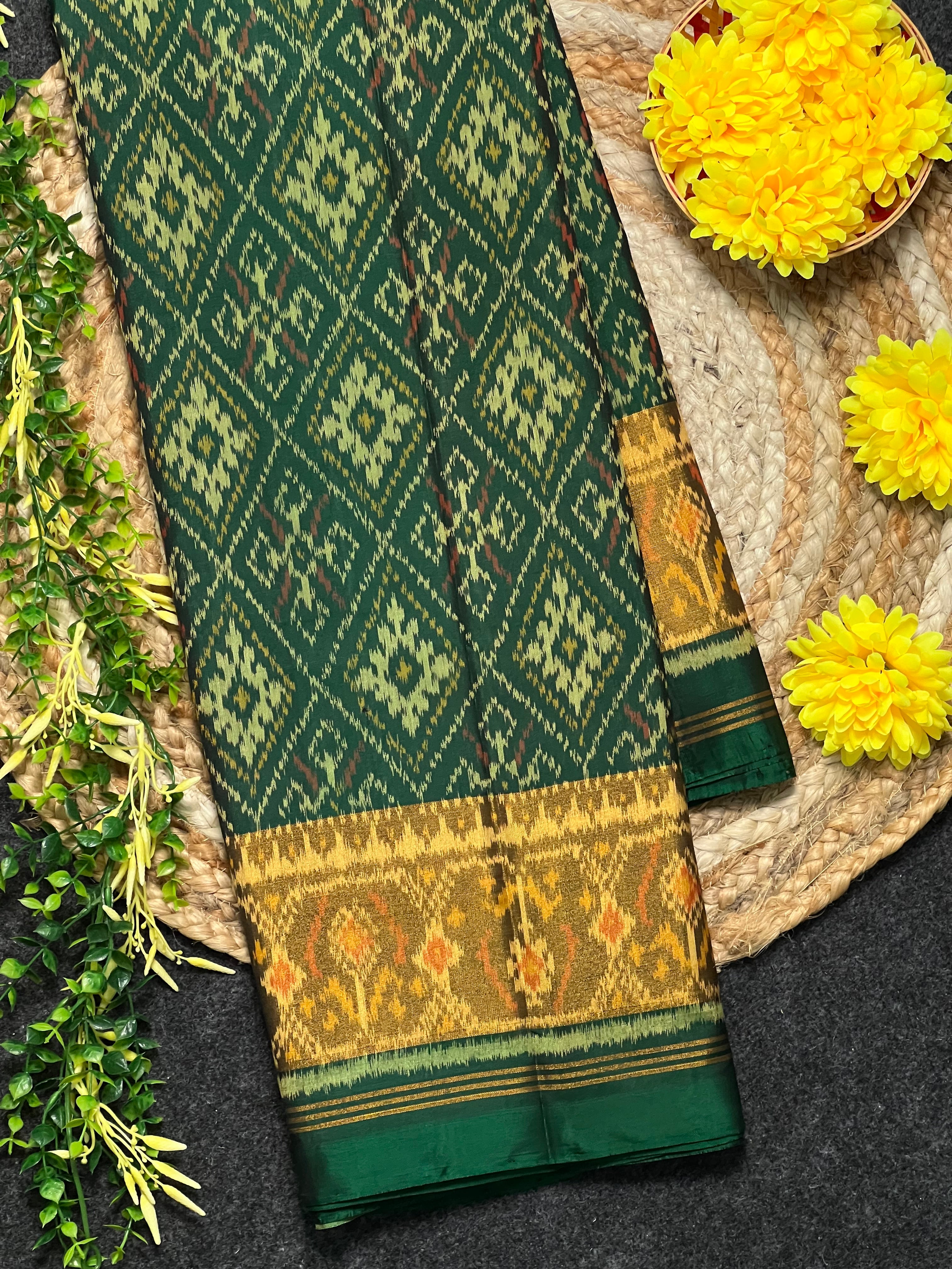 Pan-Chanda Green Traditional Design Handwoven Patola Silk Saree