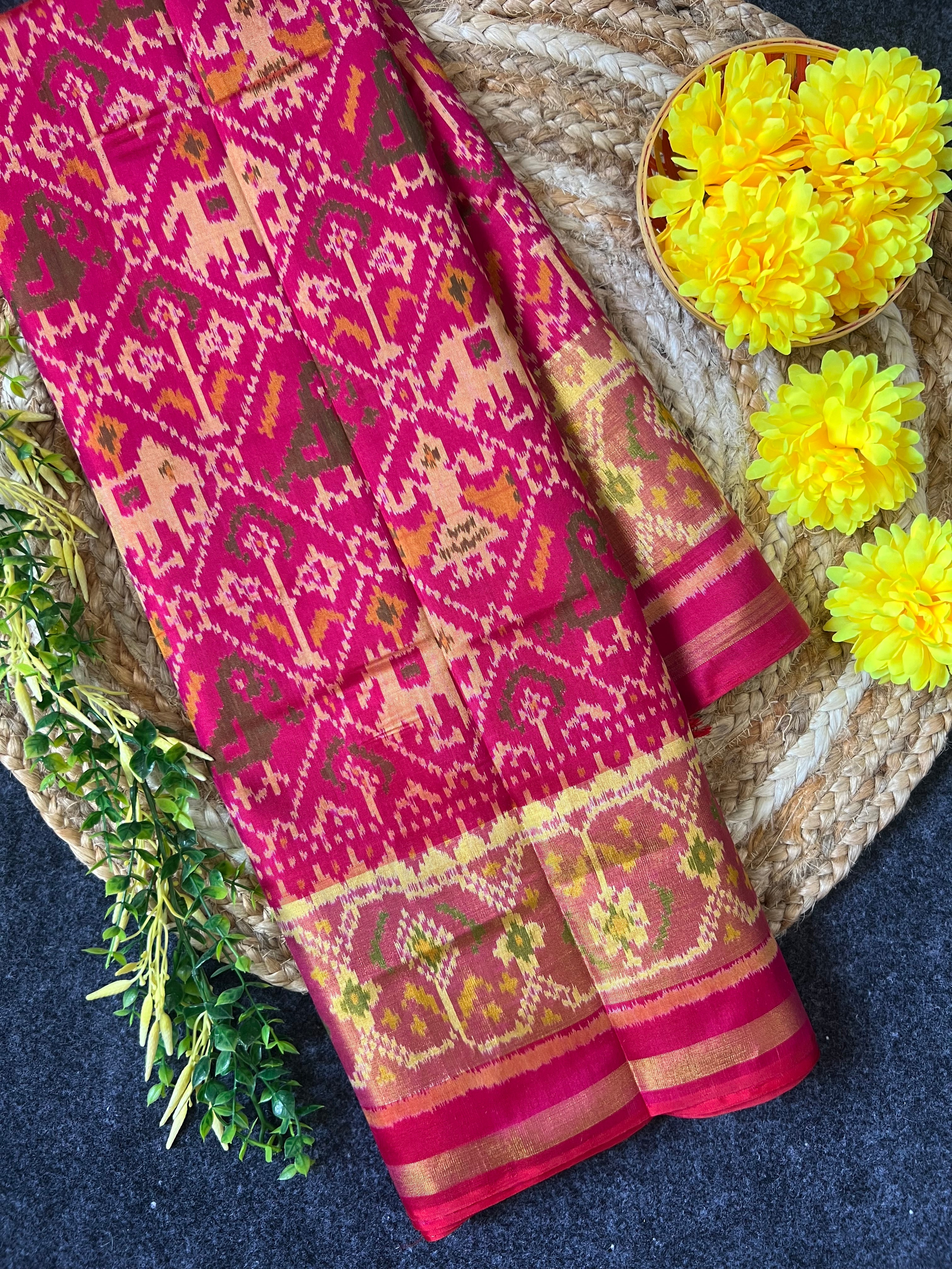 Narikunj Traditional Design Handwoven Patola Silk Saree Main image