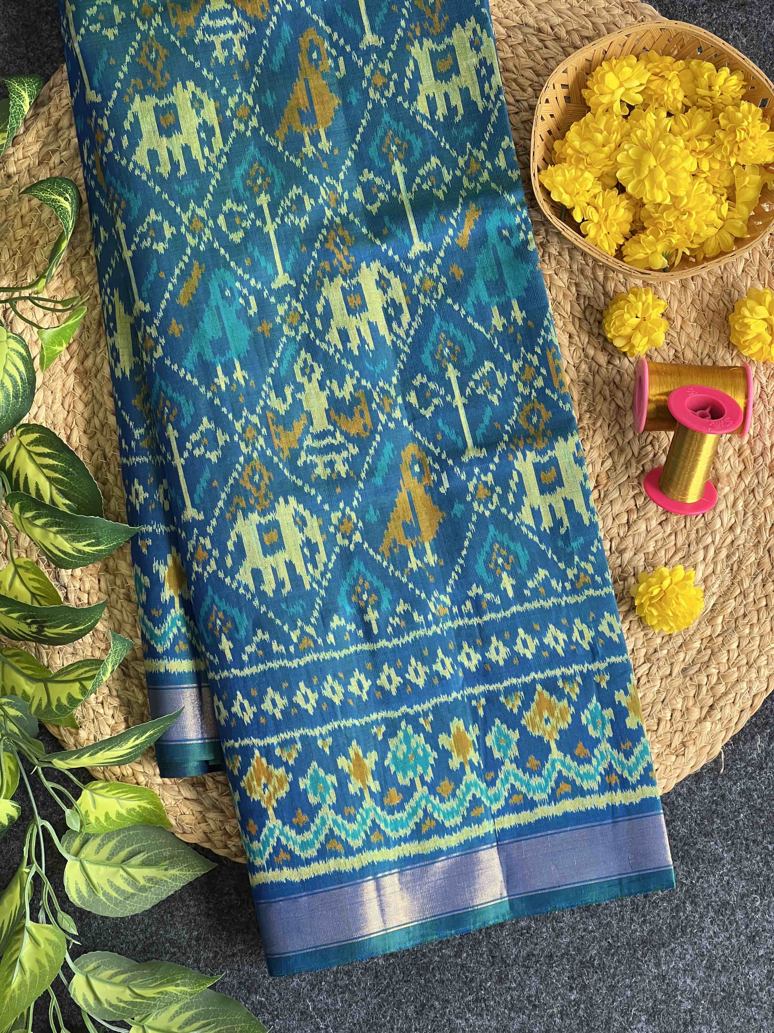 Narikunj Design Handwoven Patola Silk Saree Main image