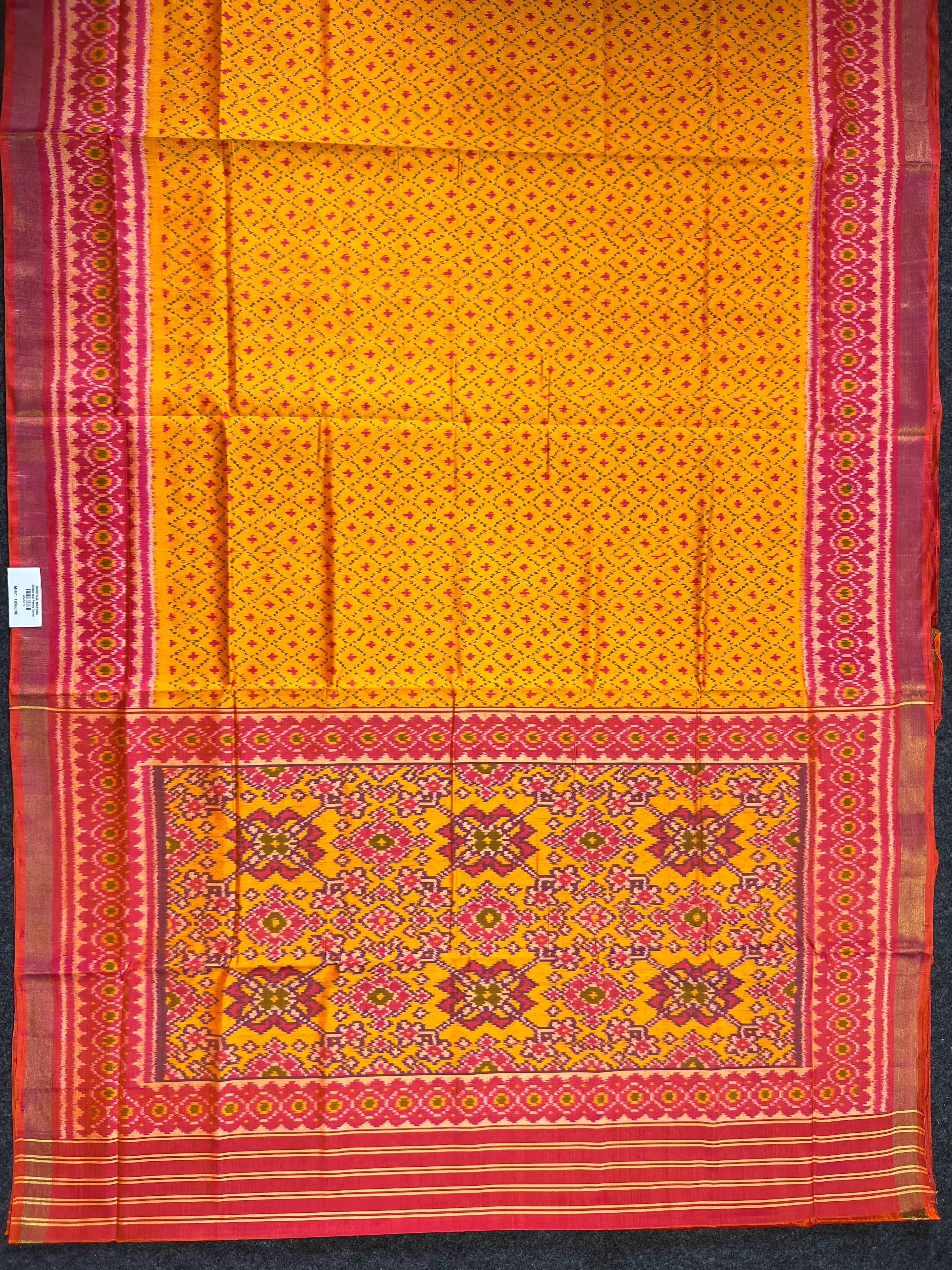 Daliyabhat Tradition Design Handwoven Patola Silk Saree Secondary image
