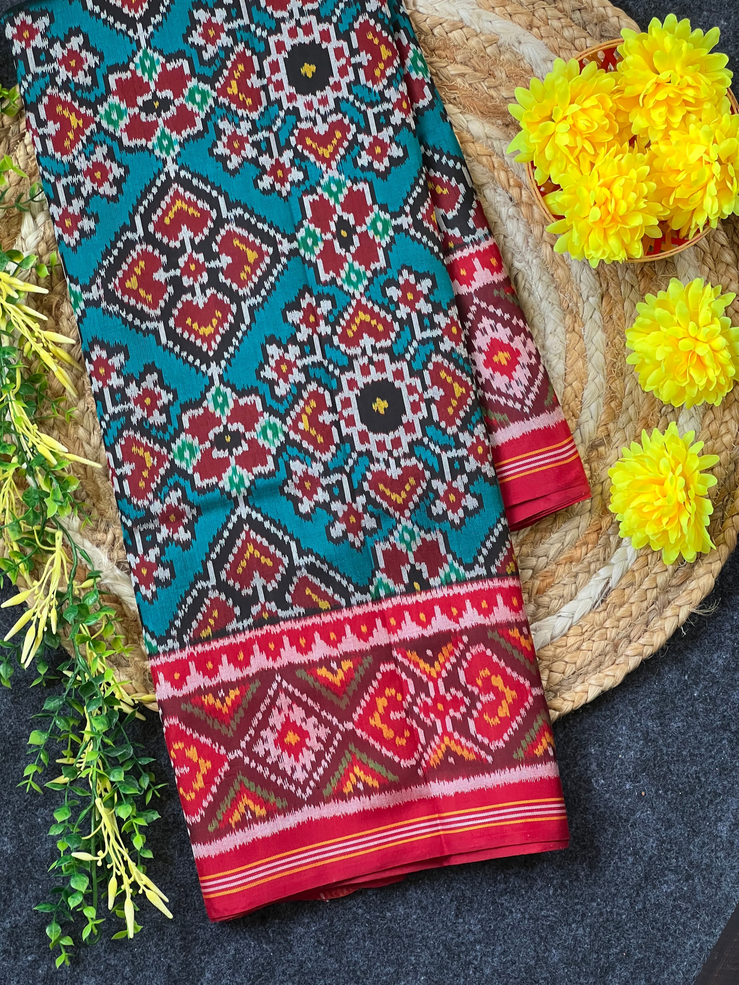 Fusion Design Handwoven Patola Silk Saree Main image