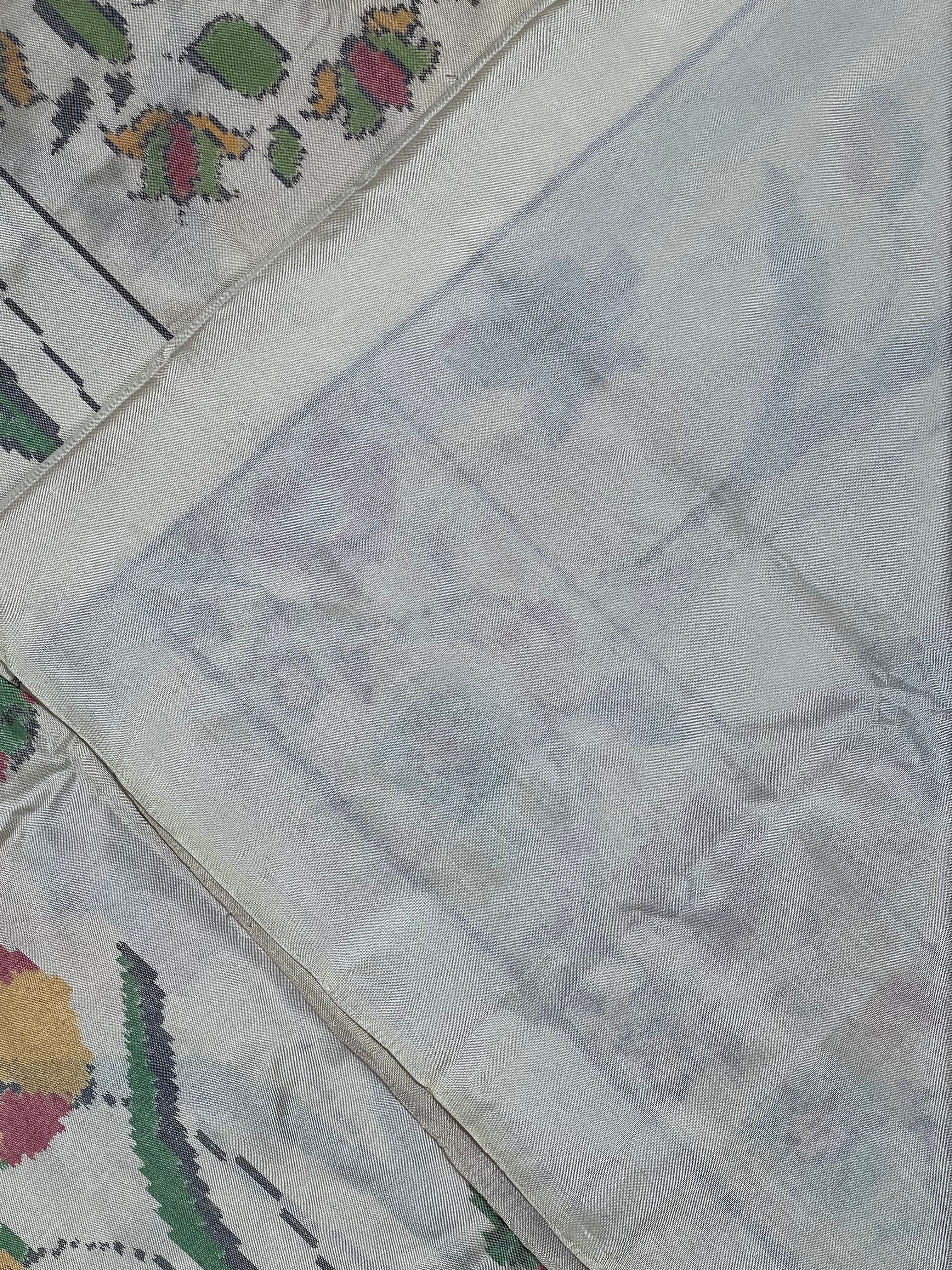 Off-White Exclusive Flower Design Handwoven Patola Silk Saree