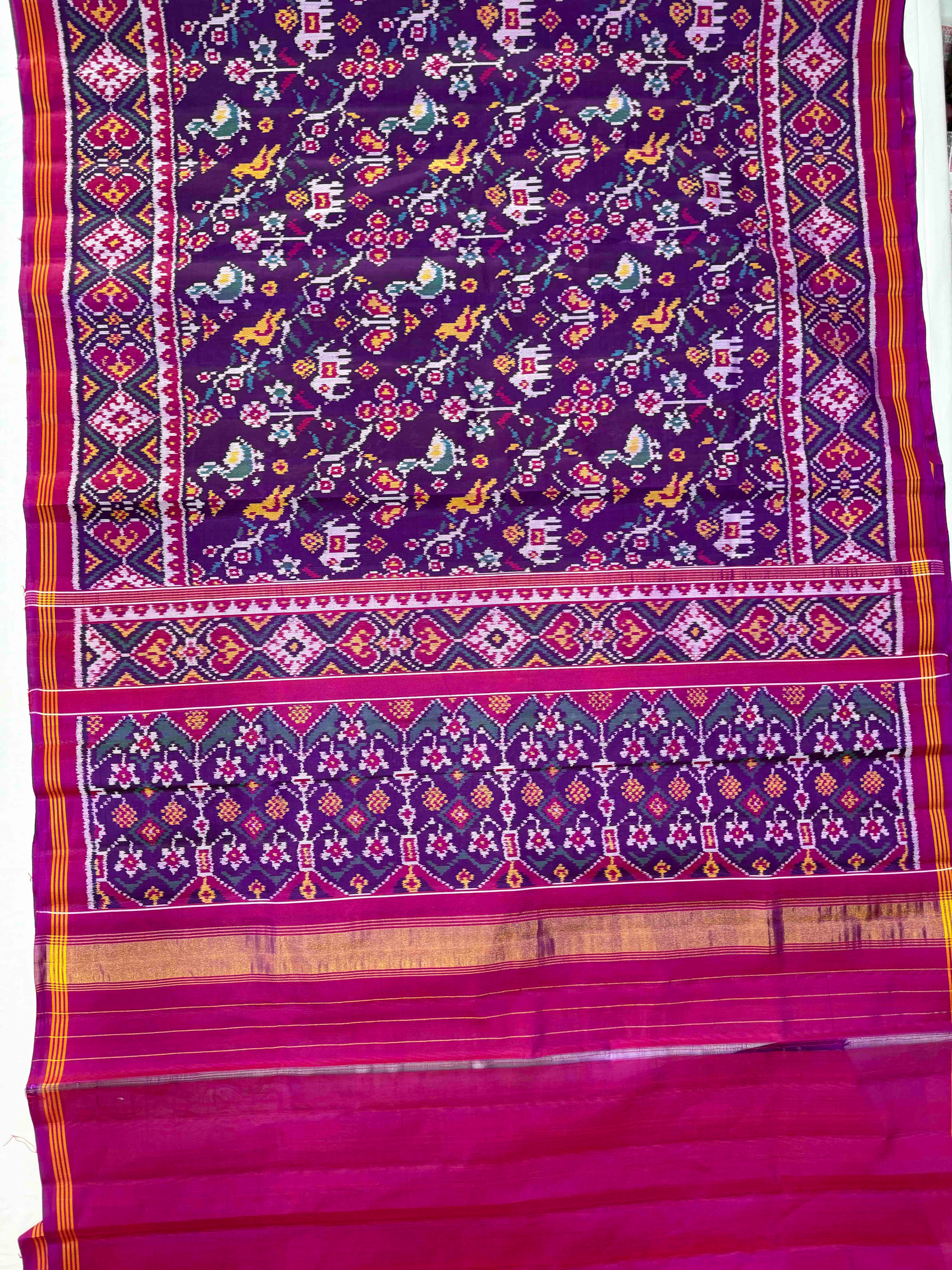 Laheriya Style Motifs Design Handwoven Patola Silk Saree