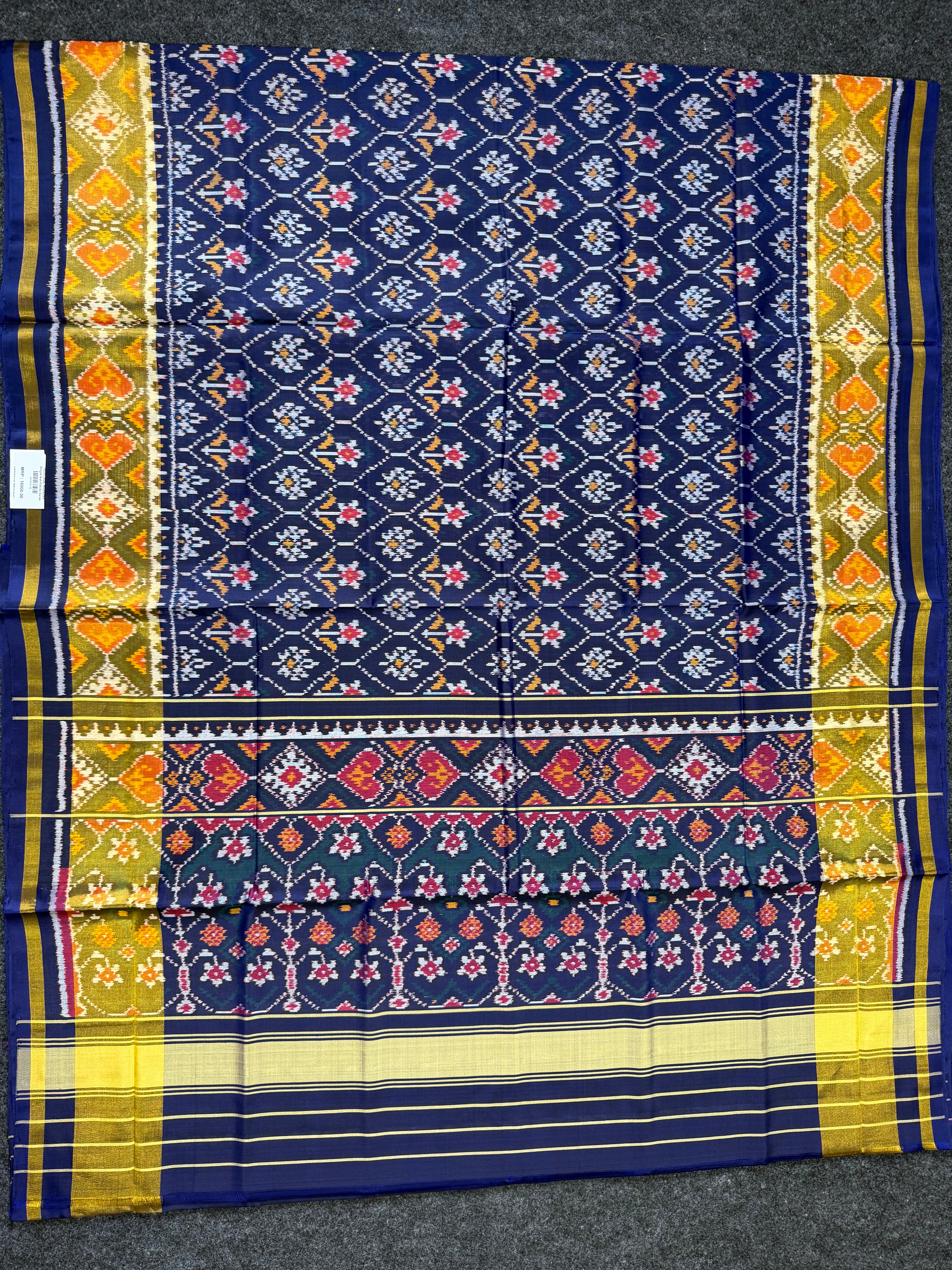 Flower Design Handwoven Patola Silk Saree Secondary image