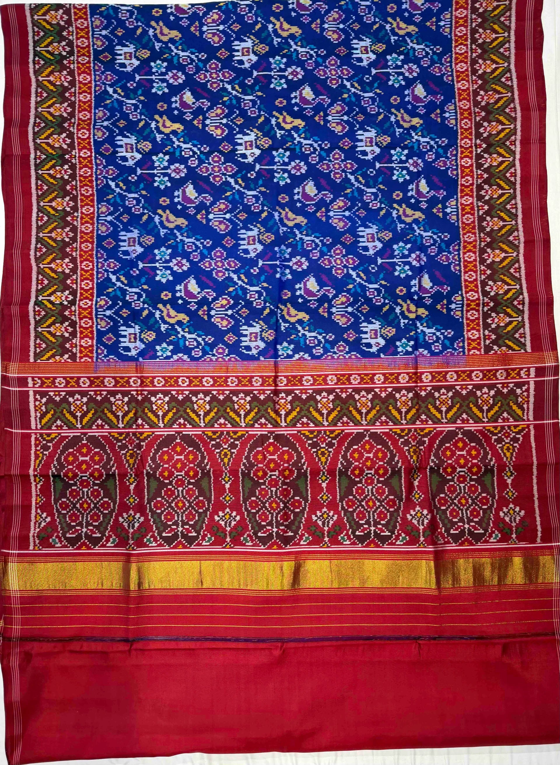 Motif Design Handwoven Patola Silk Saree Secondary image
