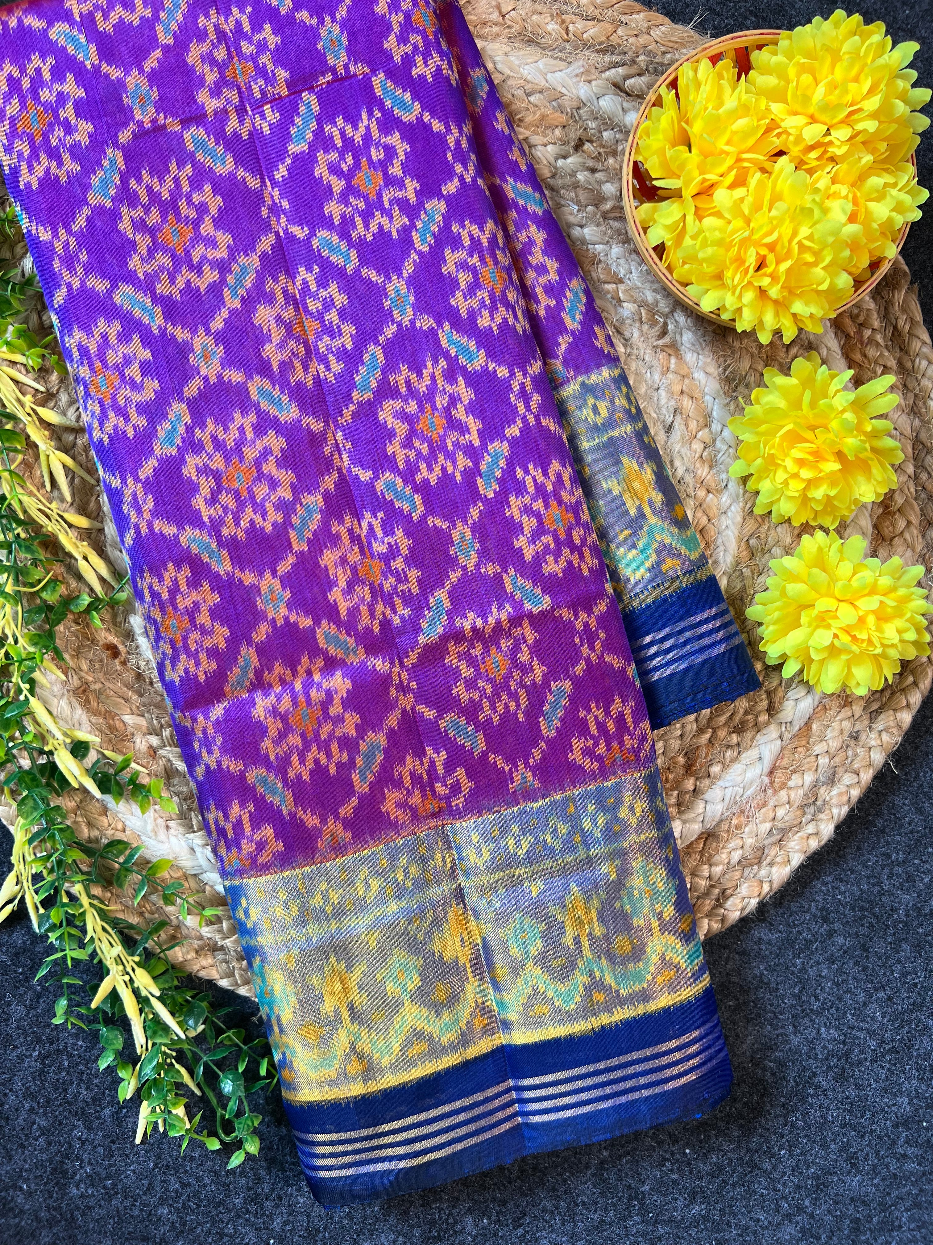 Fancy Design Handwoven Patola Silk Saree Main image
