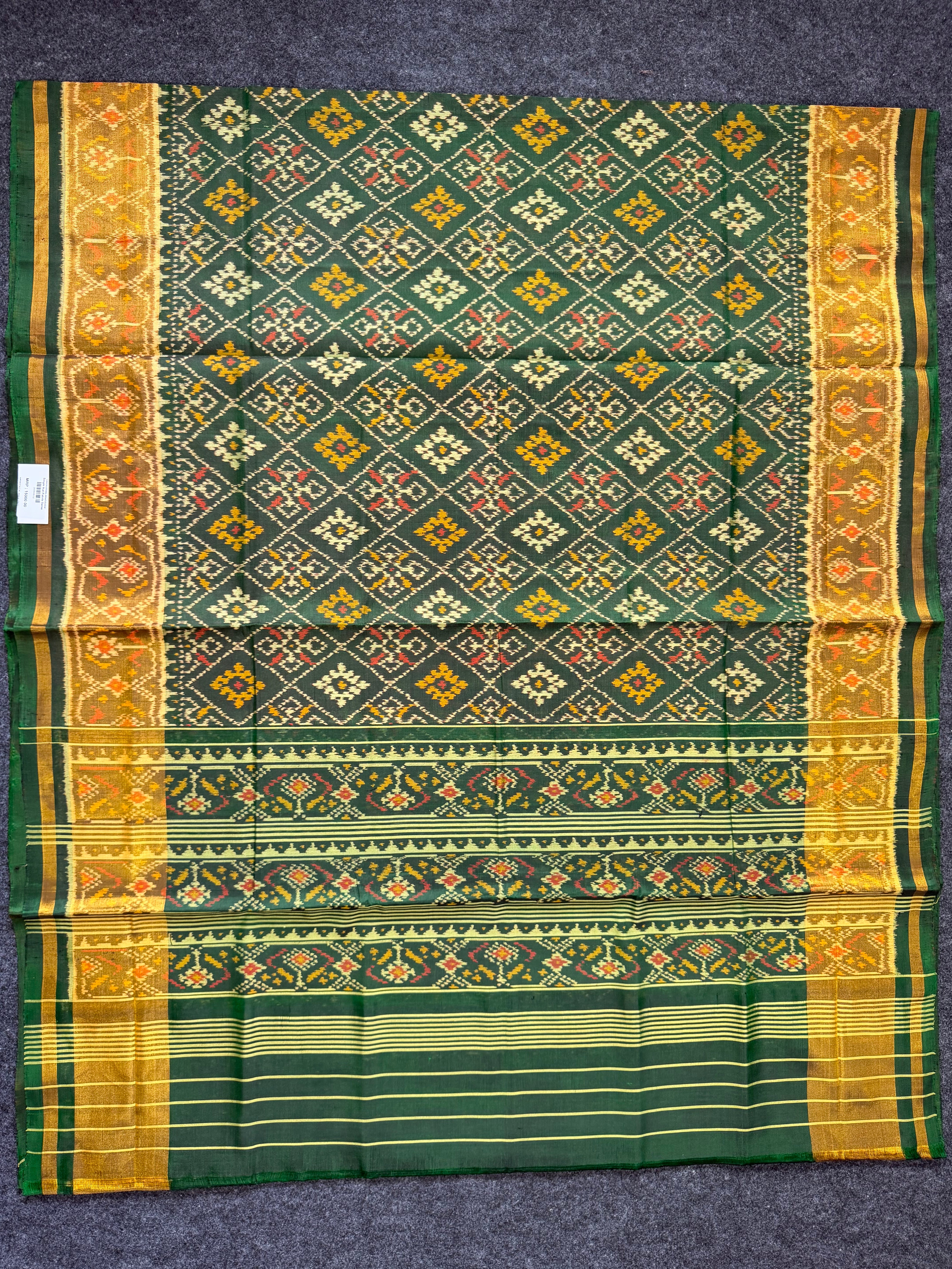 Pan-Chanda Traditional Design Handwoven Patola Silk Saree Secondary image