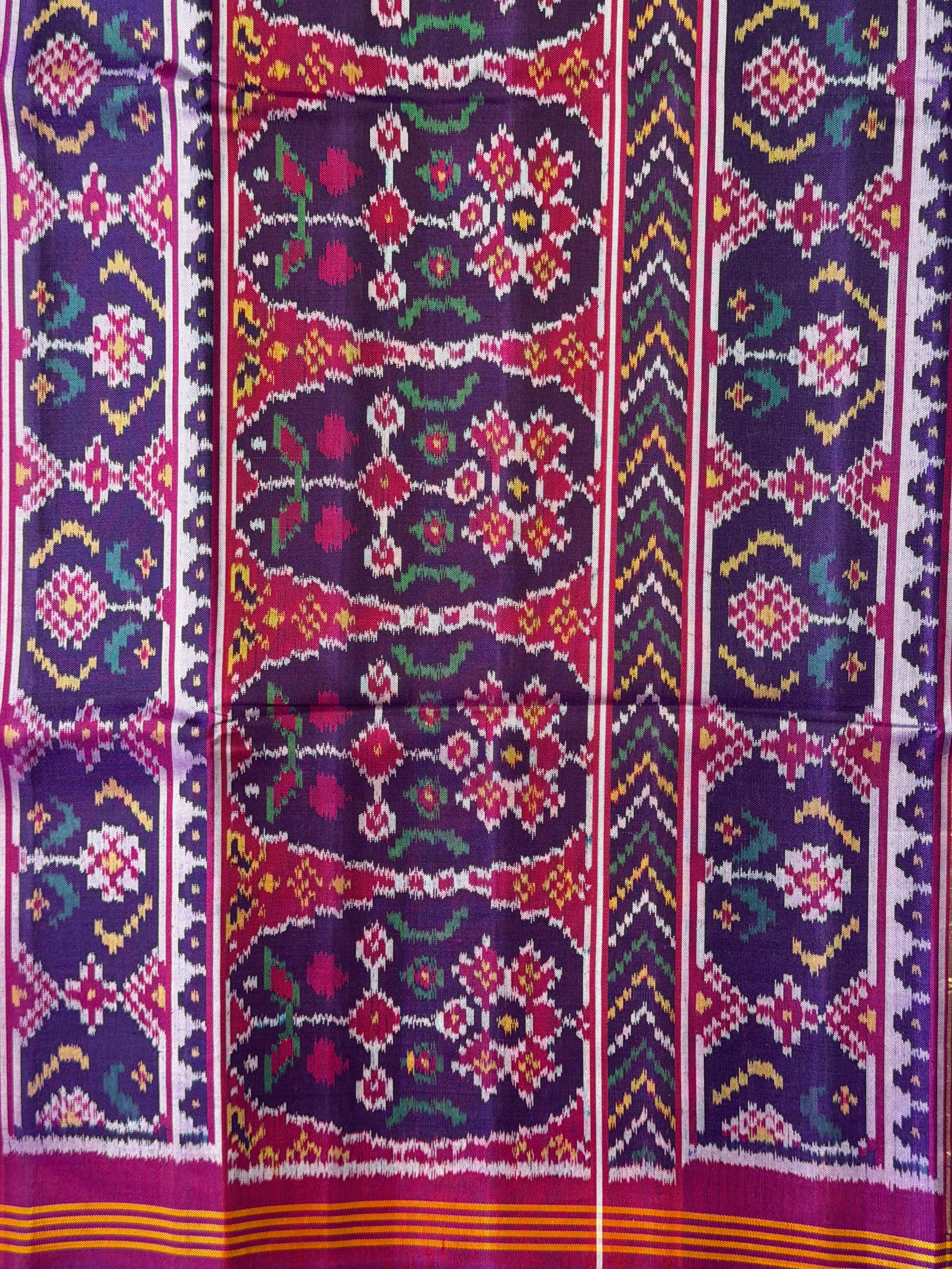 Laheriya Style Motif Design Handwoven Patola Silk Saree
