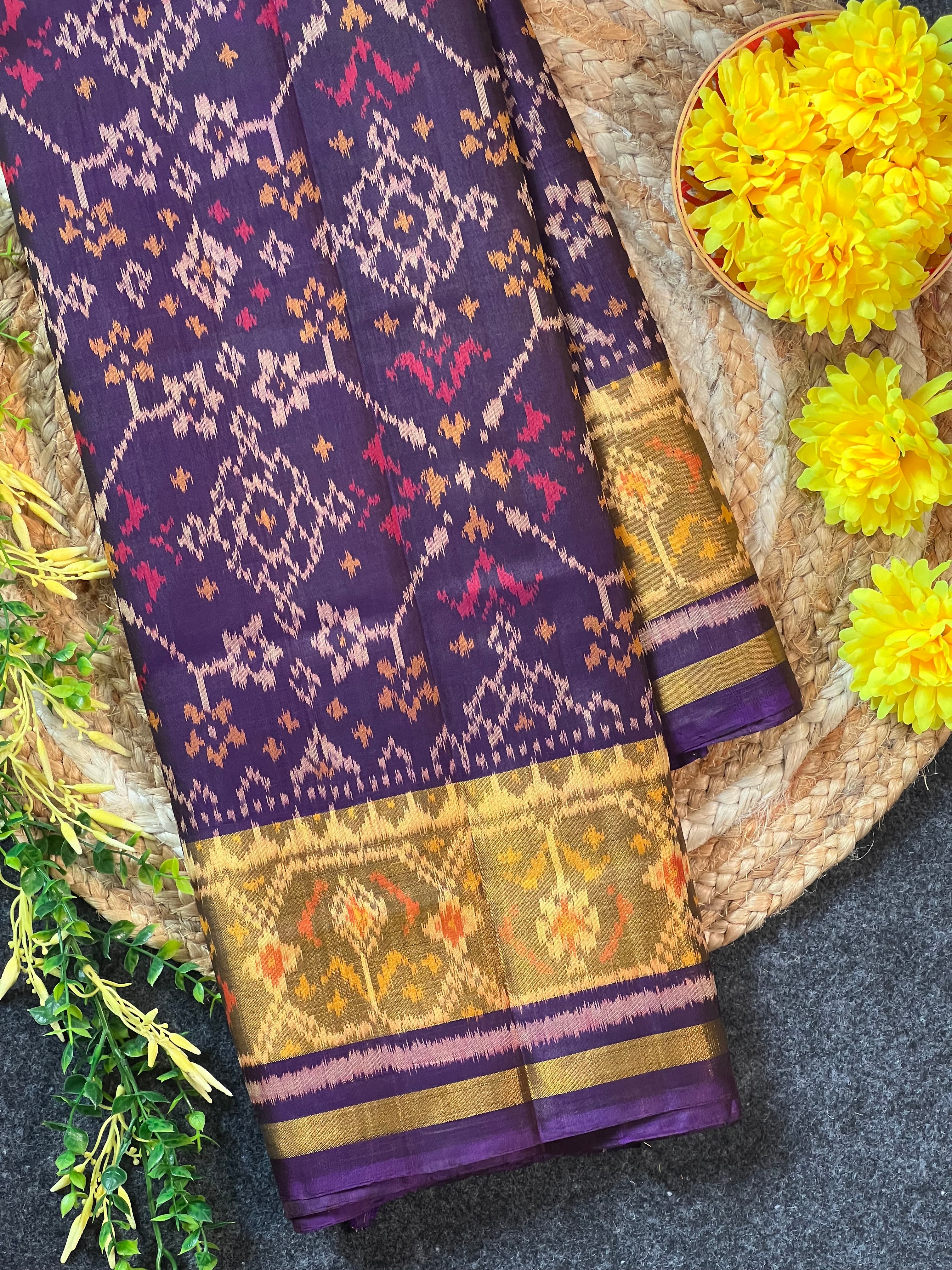 Navratna Traditional Design Handwoven Patola Silk Saree Main image