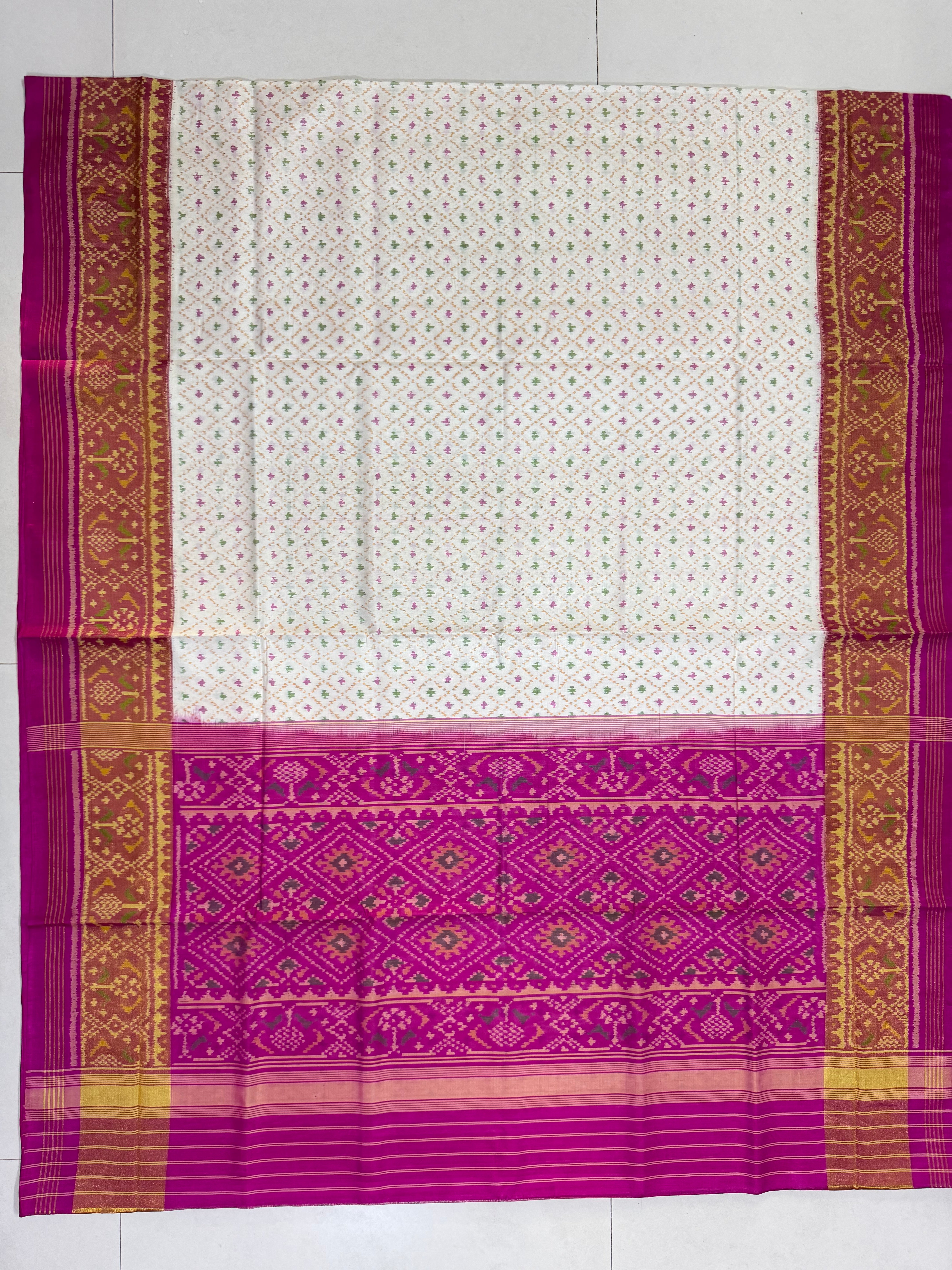 White Daliyabhat Traditional Design Handwoven Patola Silk Saree Secondary image