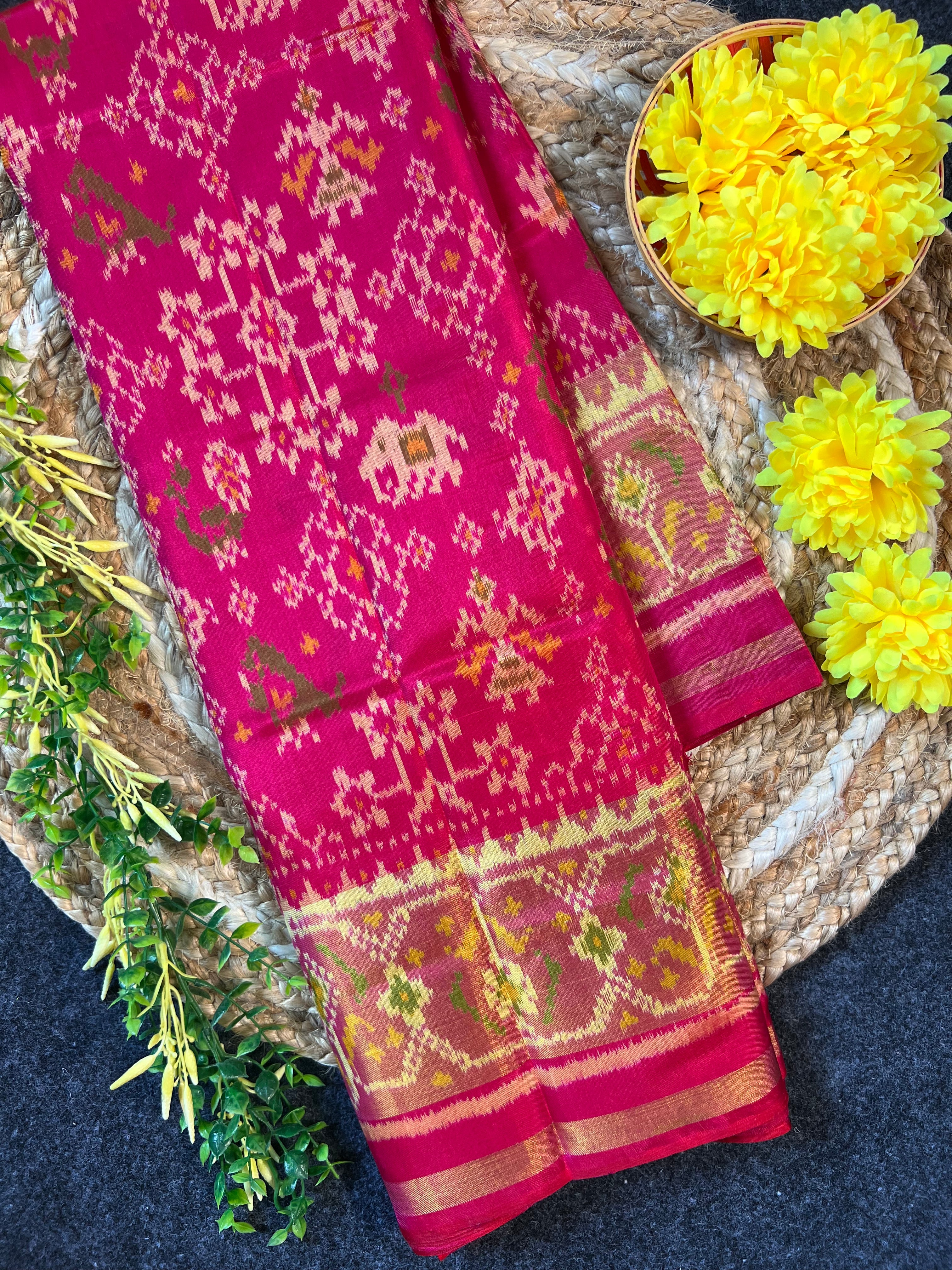 Figure With Navratna Design Handwoven Patola Silk Saree