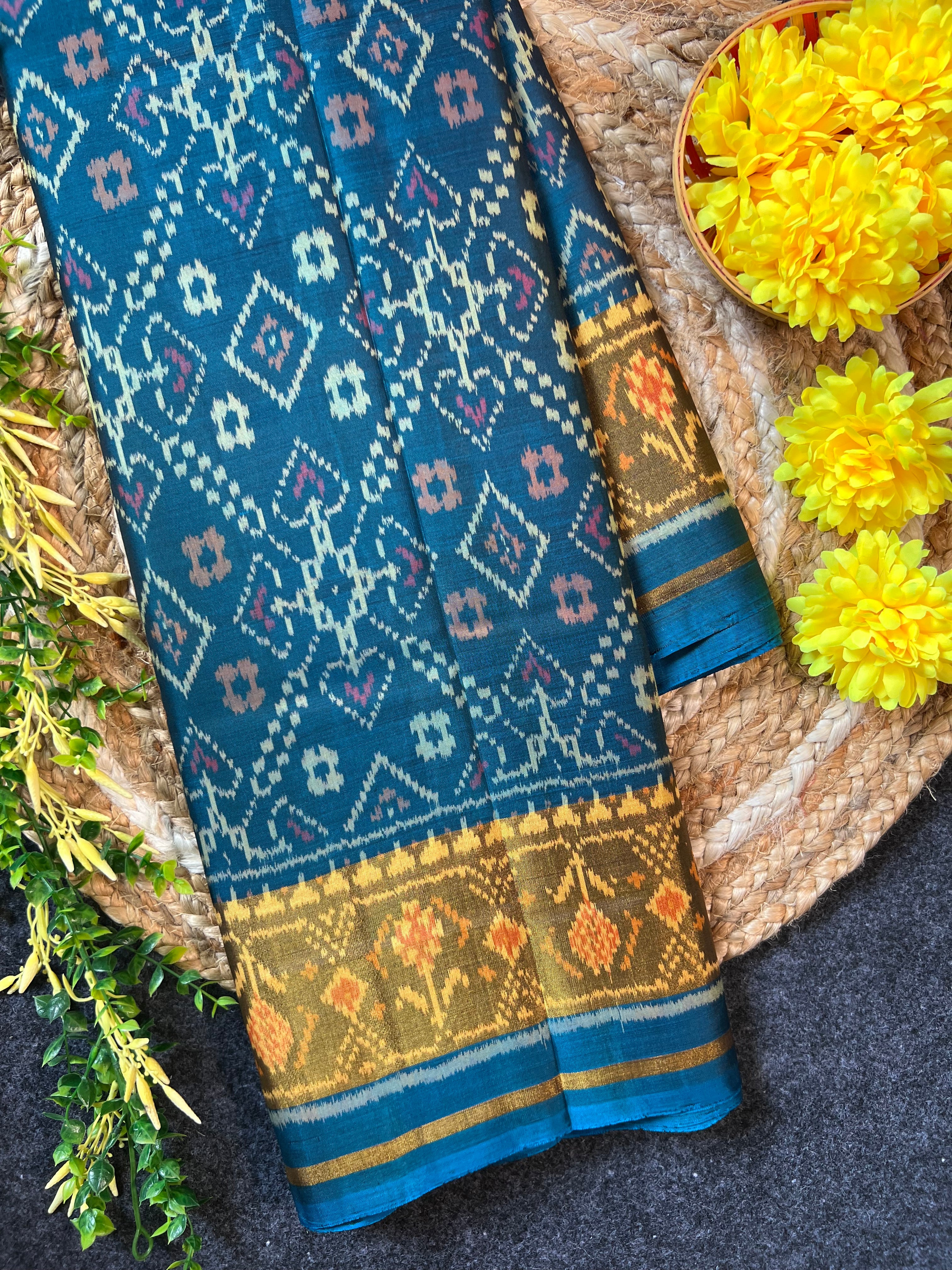 Manekchowk Traditional Design Handwoven Patola Silk Saree Main image