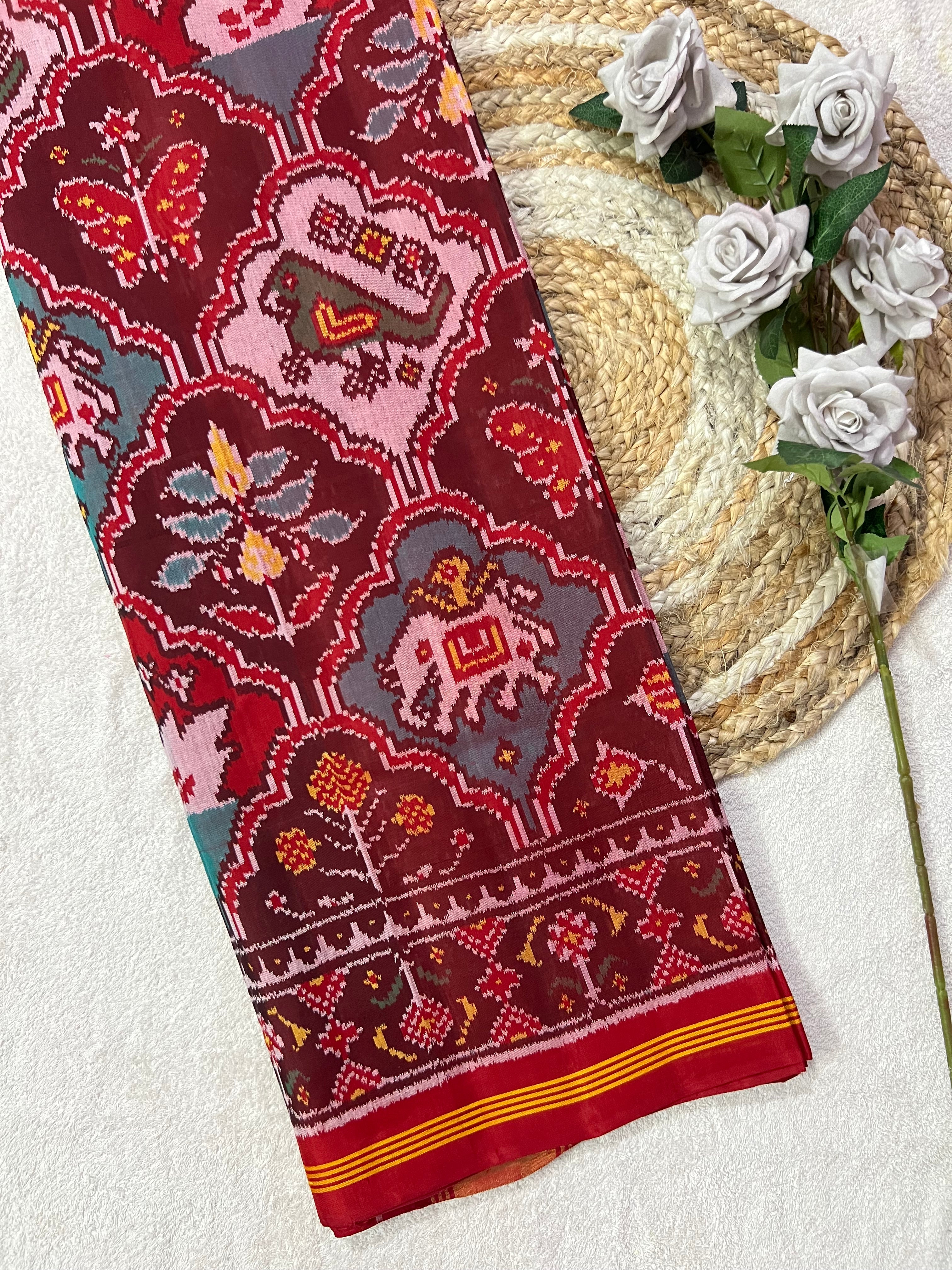 Motifs Traditional Design Handwoven Patola Silk Saree Main image