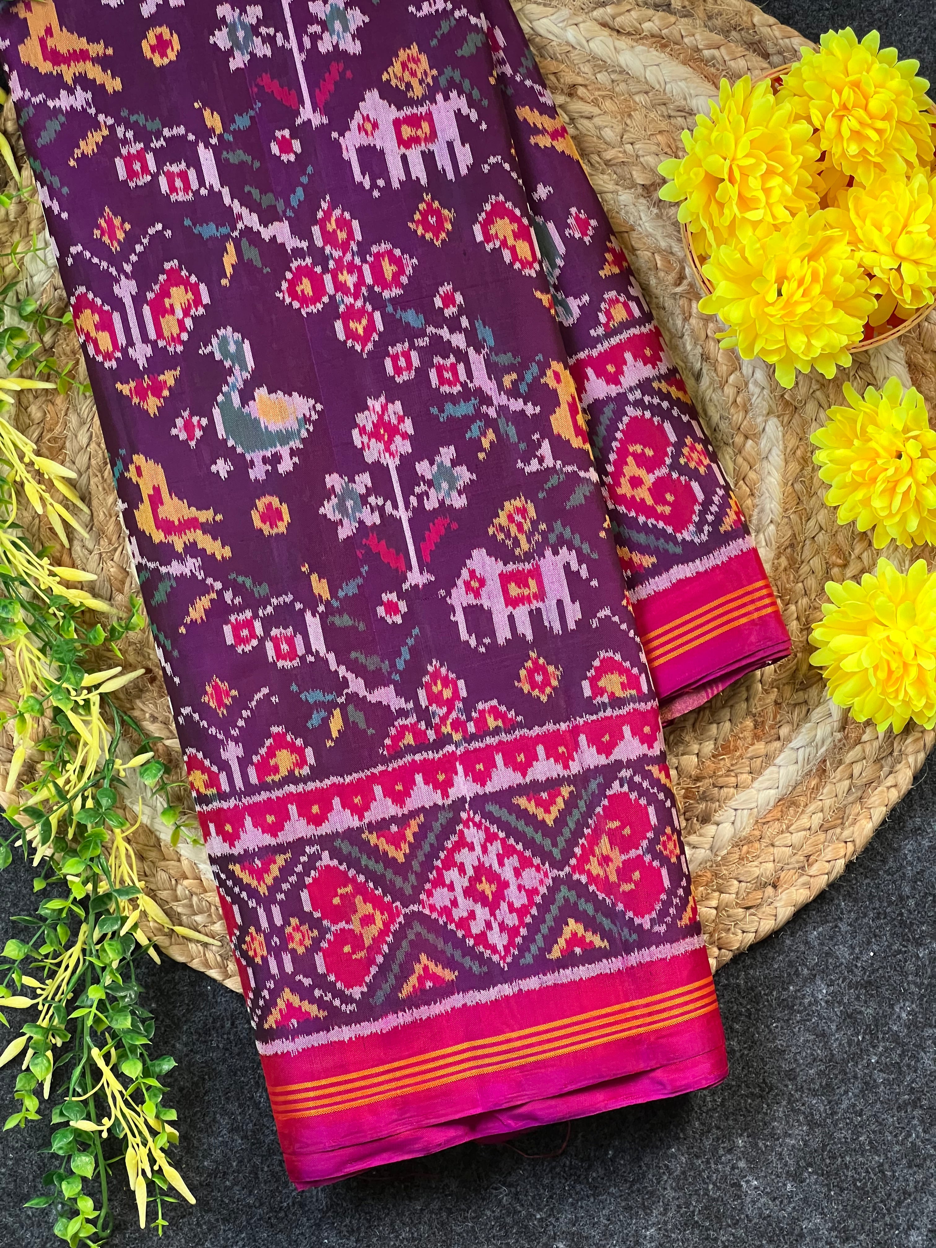 Laheriya Type Motif Design Handwoven Patola Silk Saree