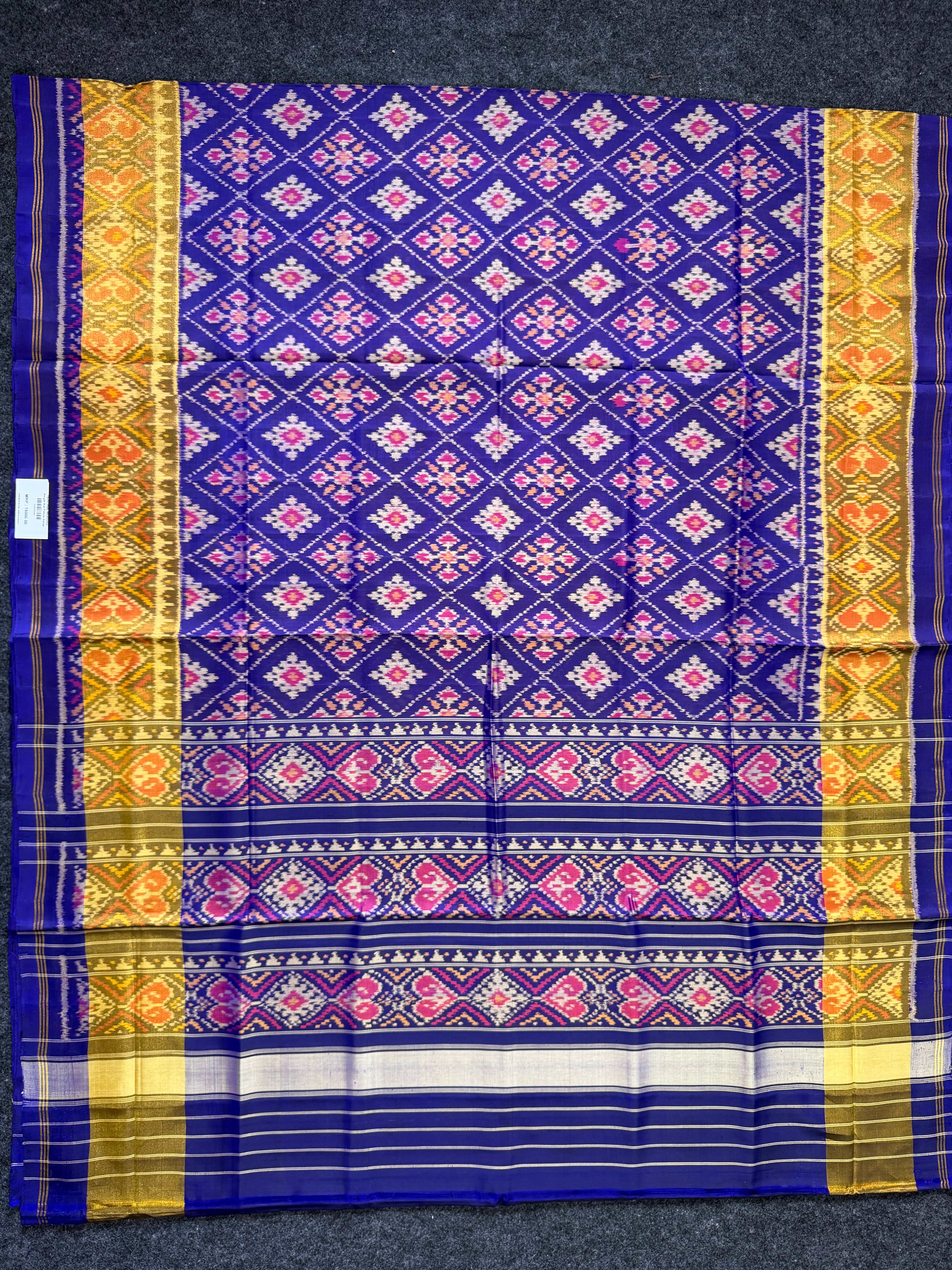 Pan-Chanda Traditional Design Handwoven Patola Silk Saree Secondary image