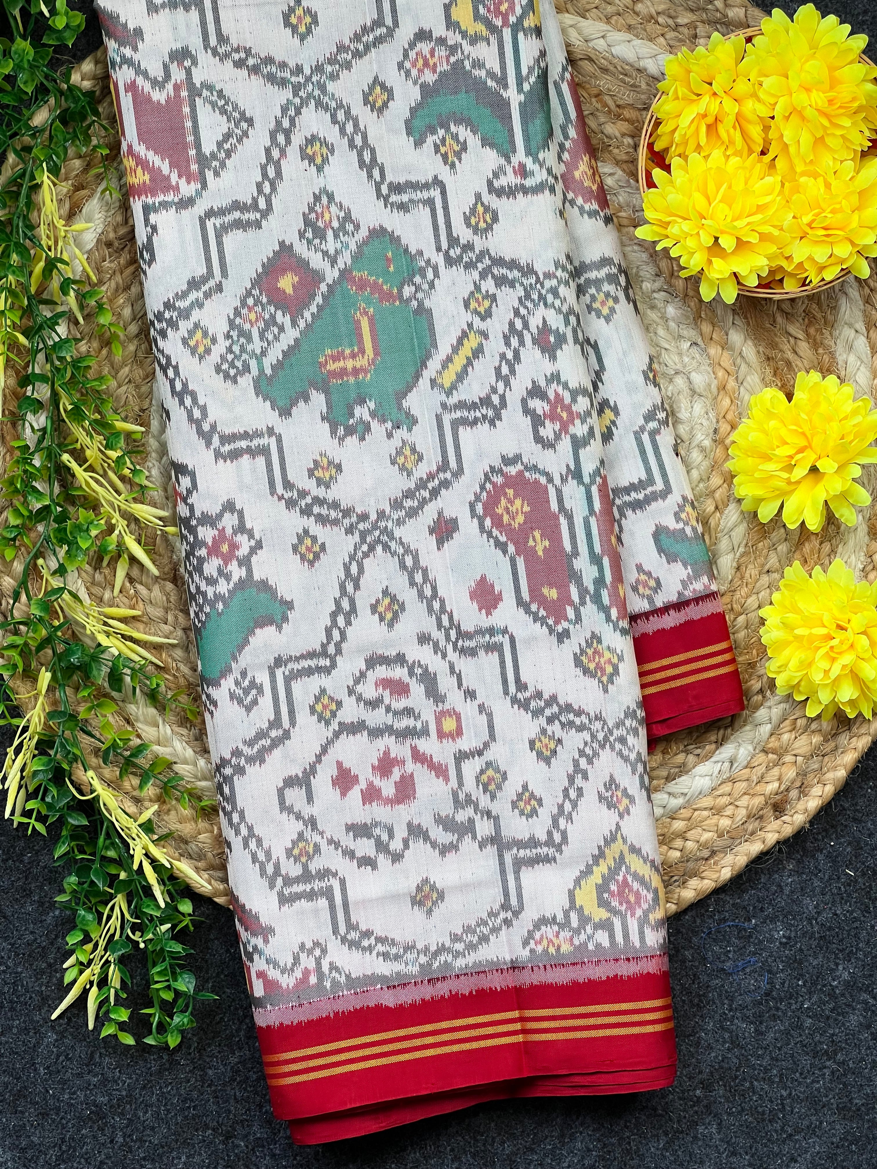 Big Motif Exclusive Design Handwoven Patola Silk Saree Main image