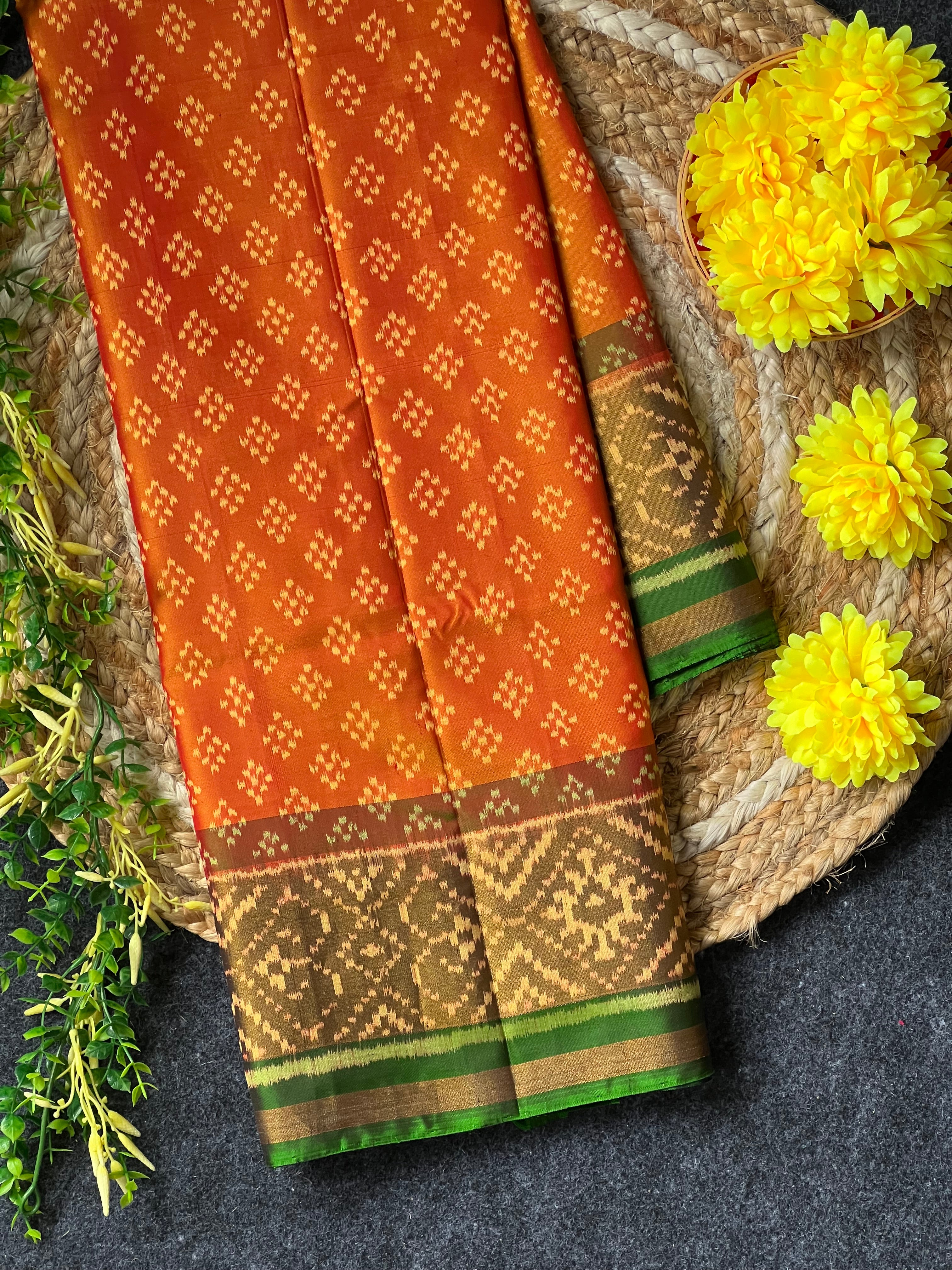Bandhni Design Handwoven Patola Silk Saree Main image