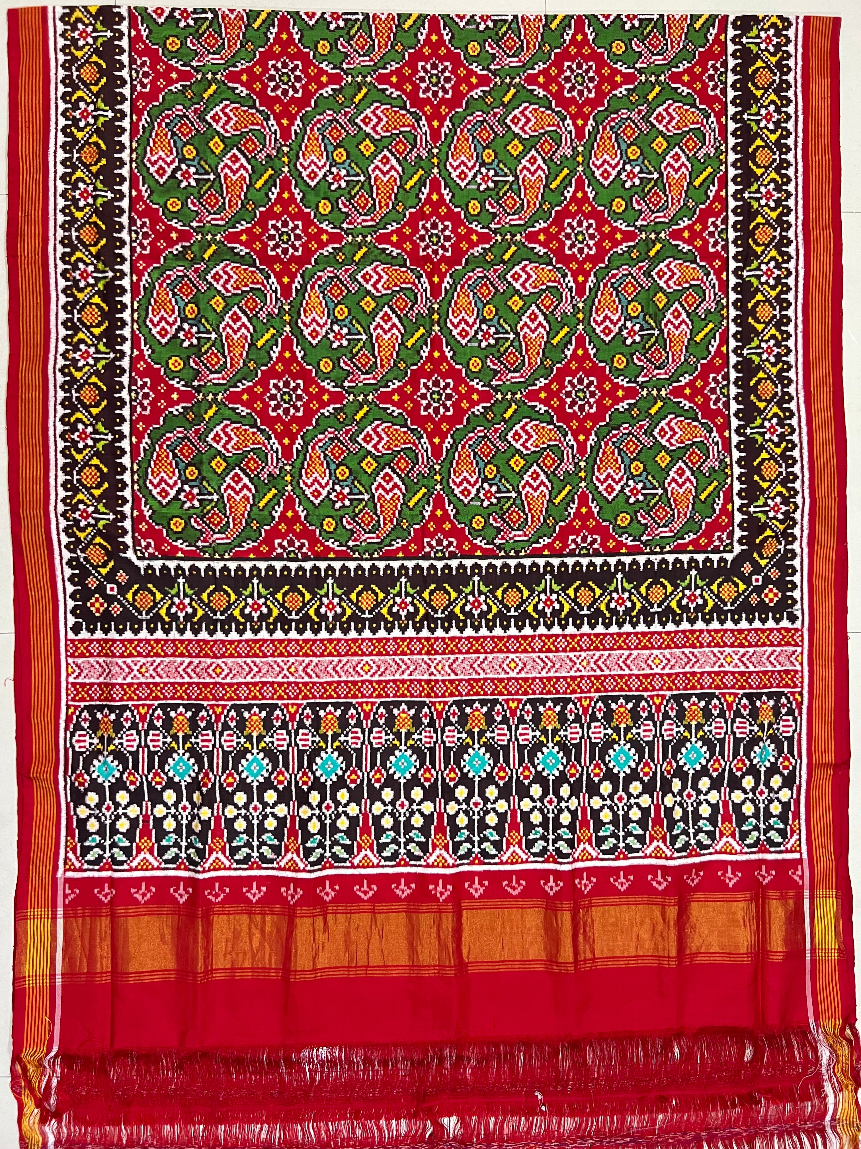 Fish Design Handwoven Double Ikat Patola Silk Saree Secondary image