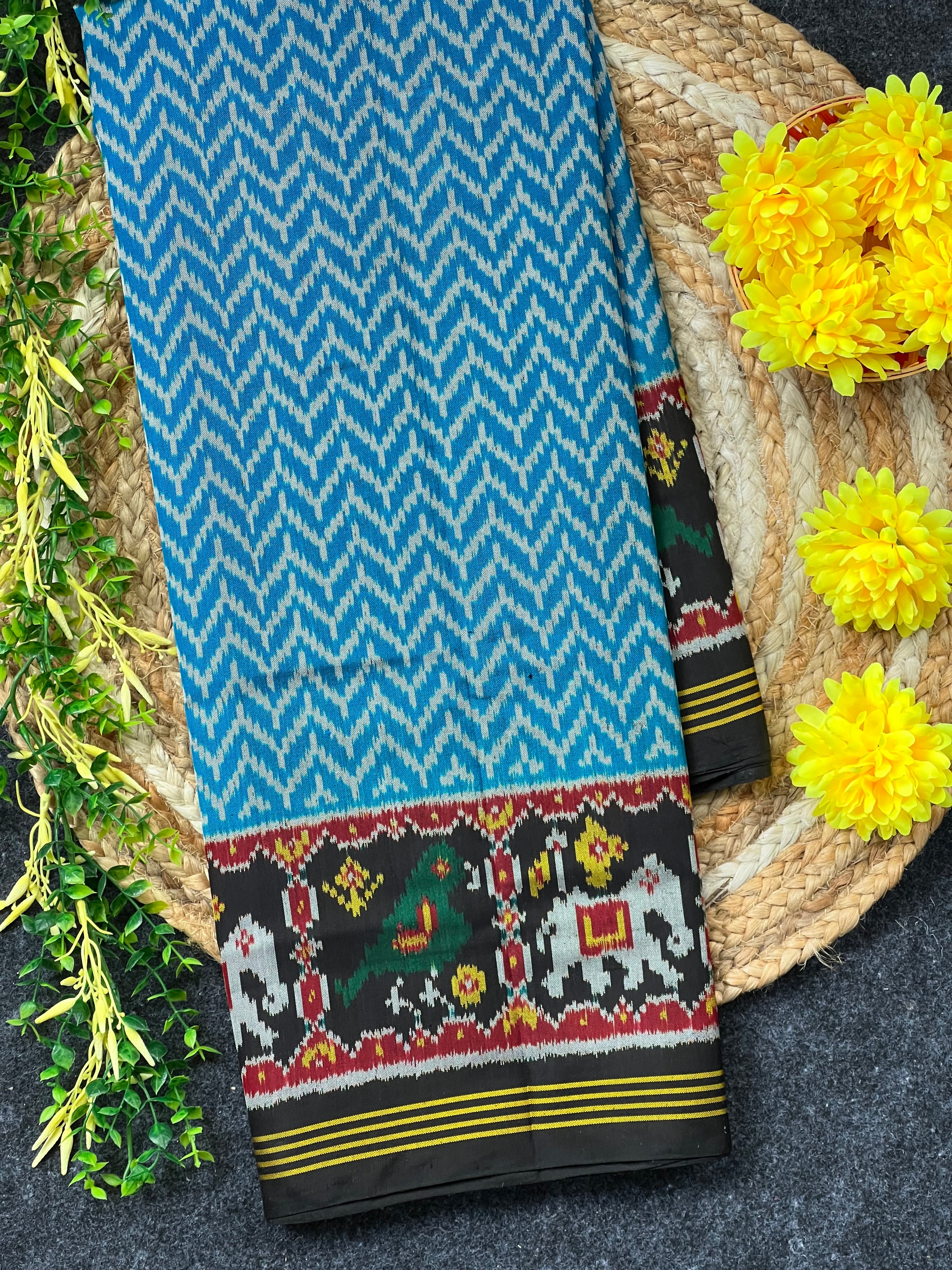 Laheriya Design Handwoven Patola Silk Saree