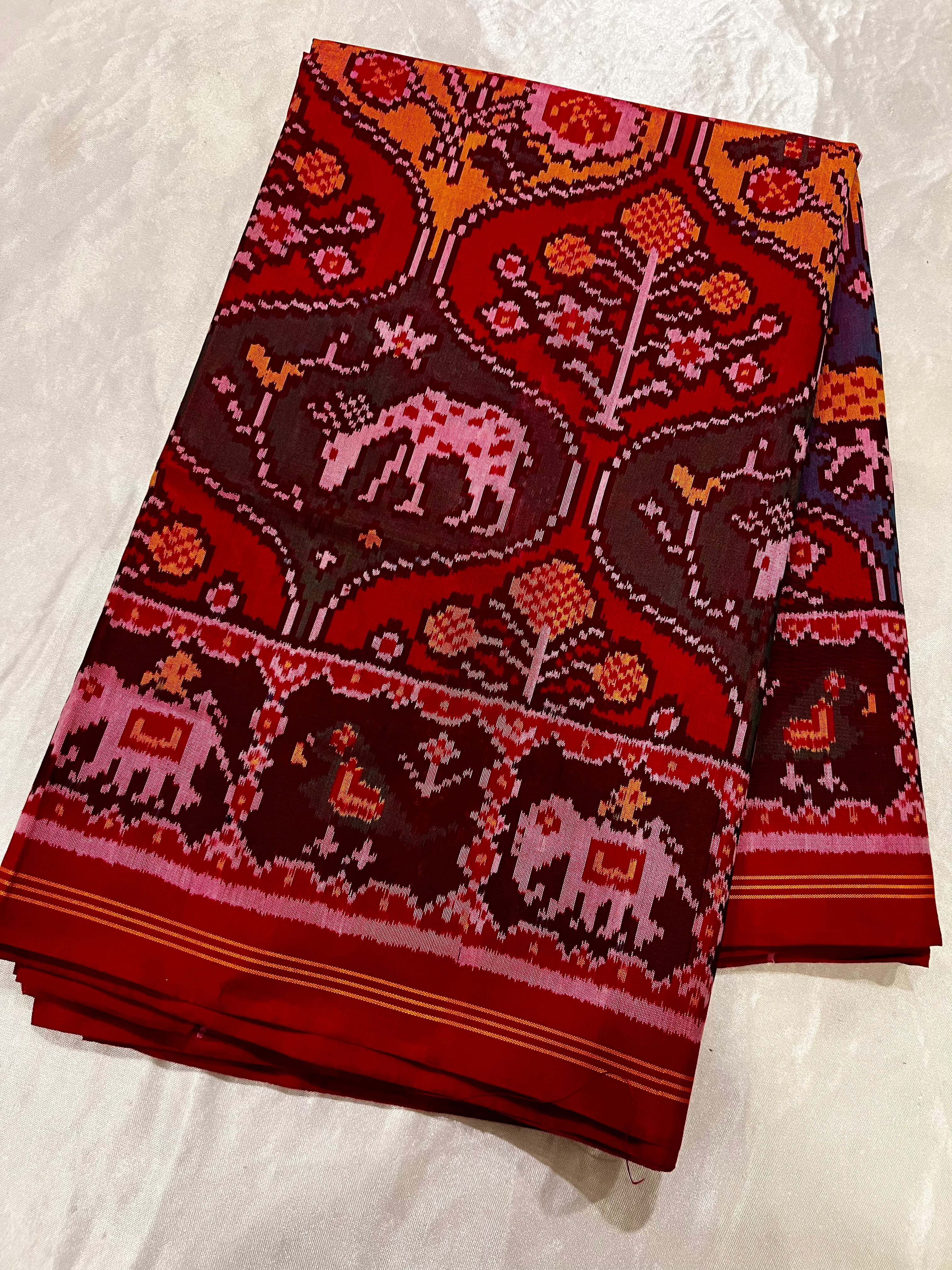 Handwoven Patola Silk Saree Matka Design Main image