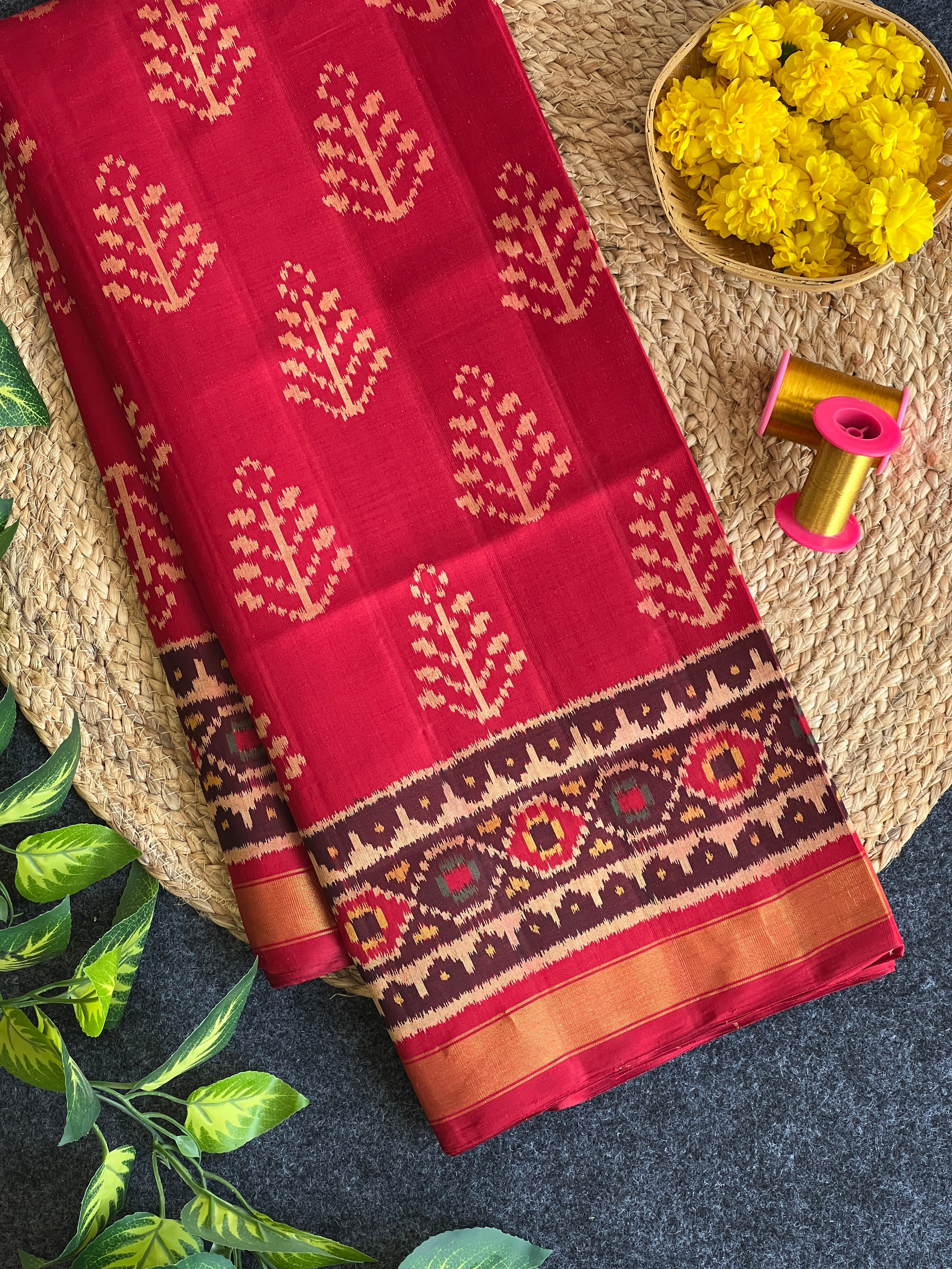 Handwoven Patola Silk Saree Red Fancy Main image