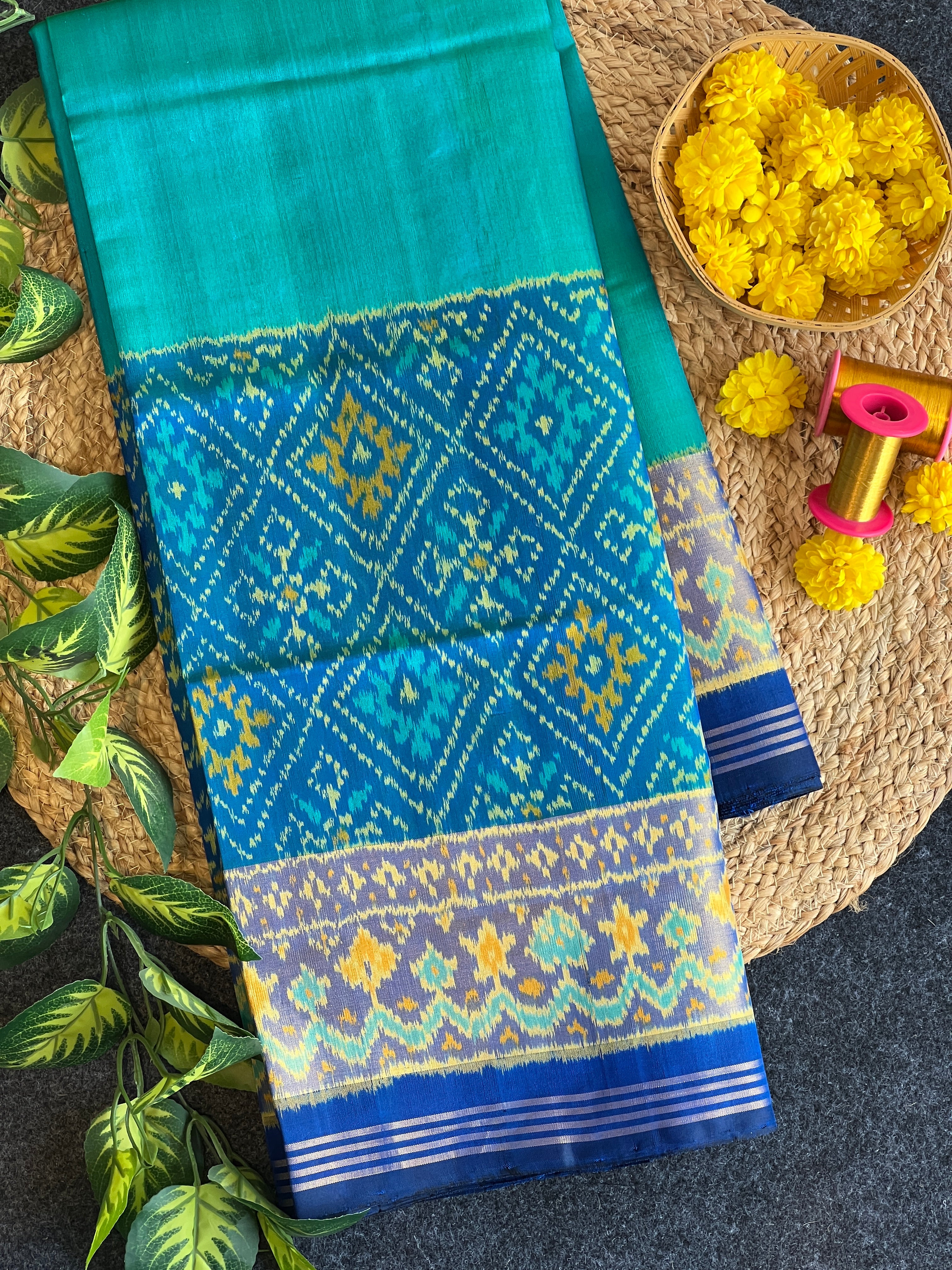 Skirt Border With Pan-Chanda Patola Silk Saree Main image