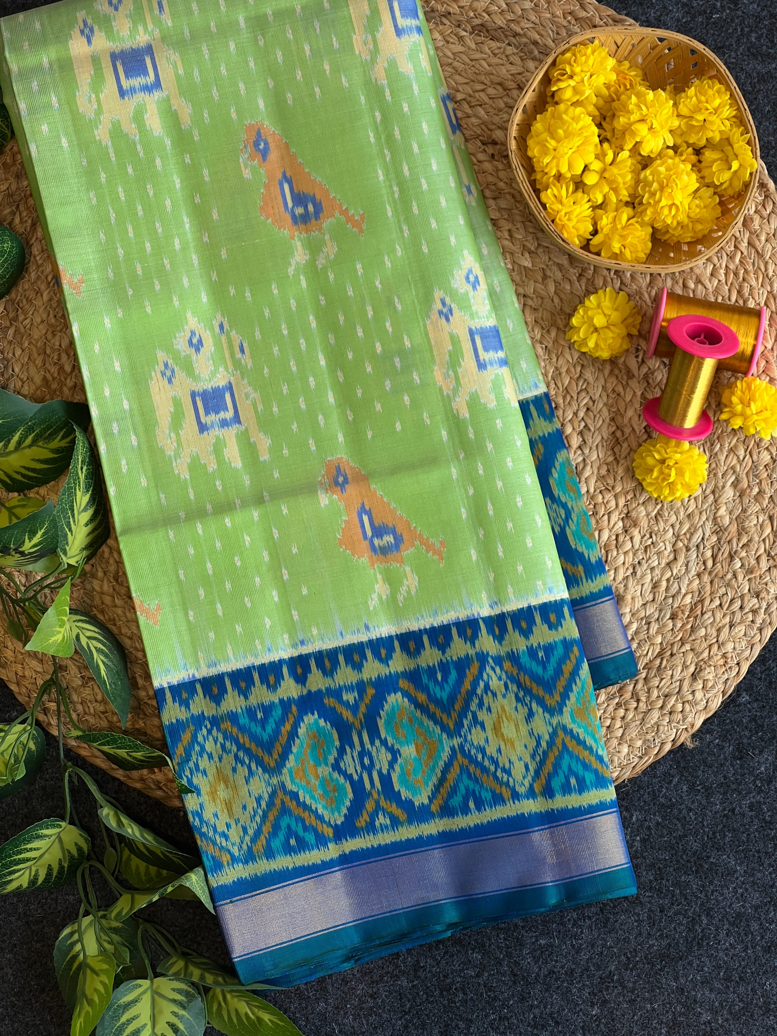 Traditional Design Handwoven Patola Silk Saree Main image