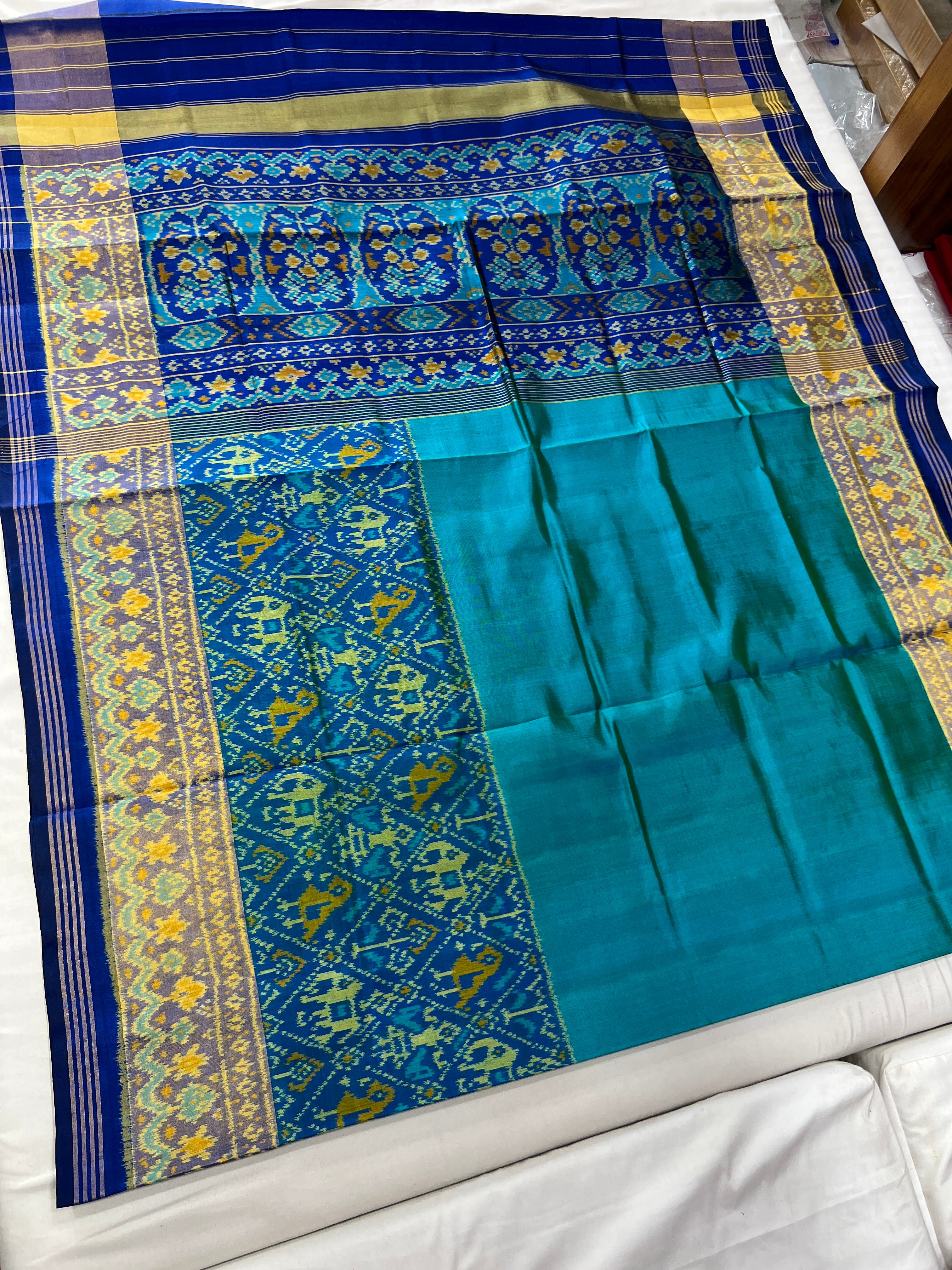Skirt Border With Narikunj Design Patola Silk Saree Secondary image