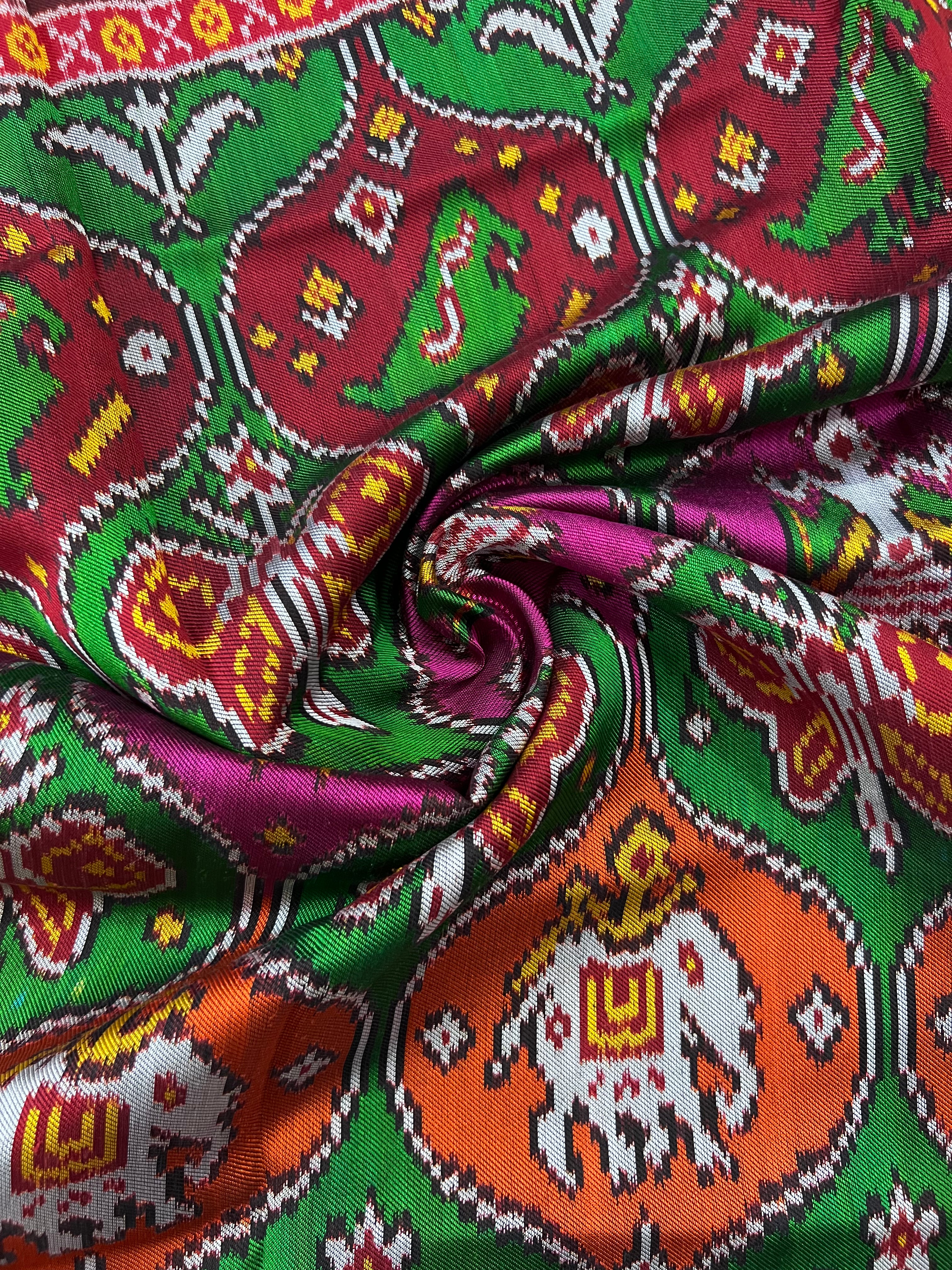 Twill Weaving Handwoven Patola Silk Saree Secondary image