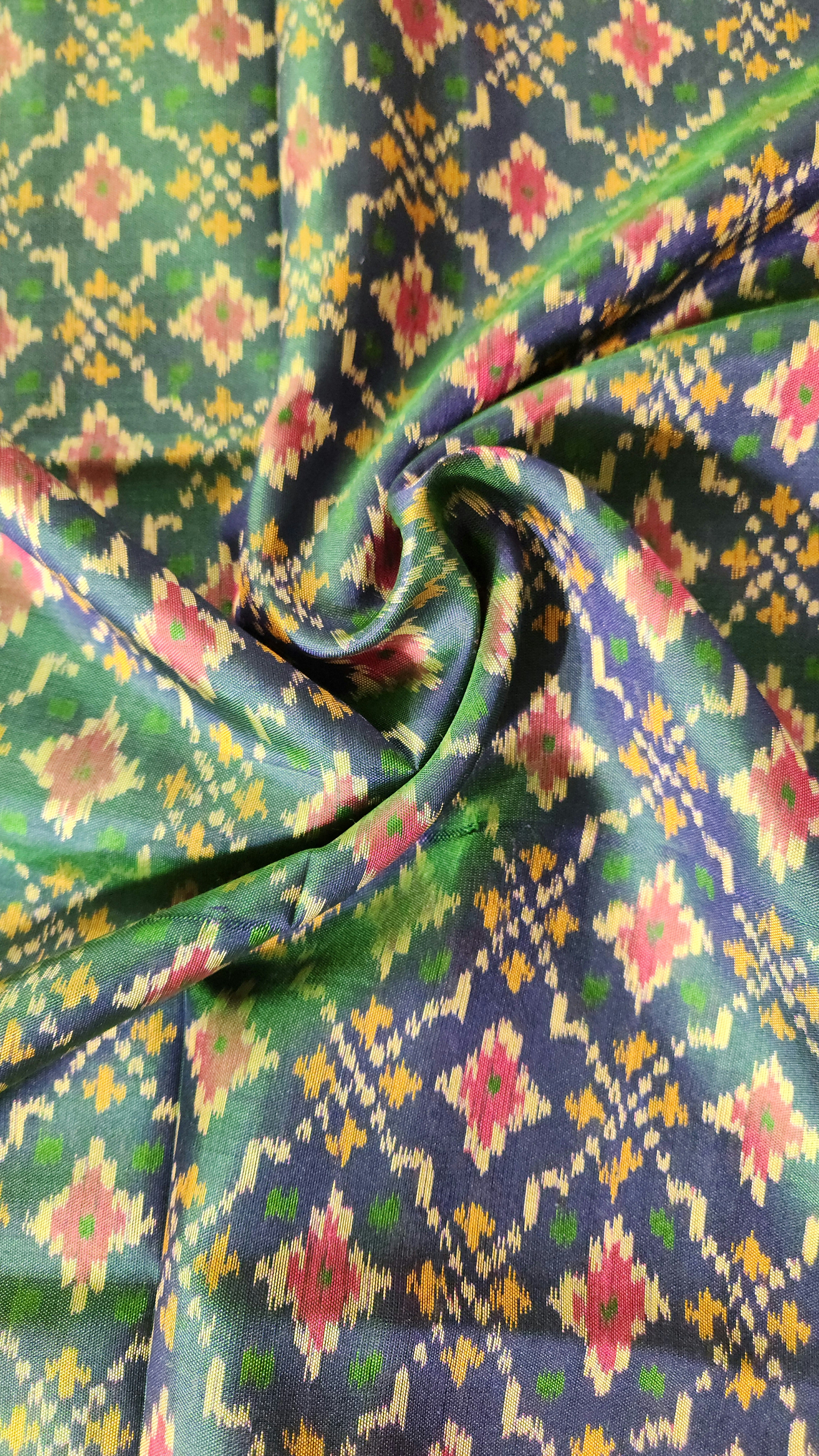 Buttonful Handwoven Patola Silk Saree Secondary image